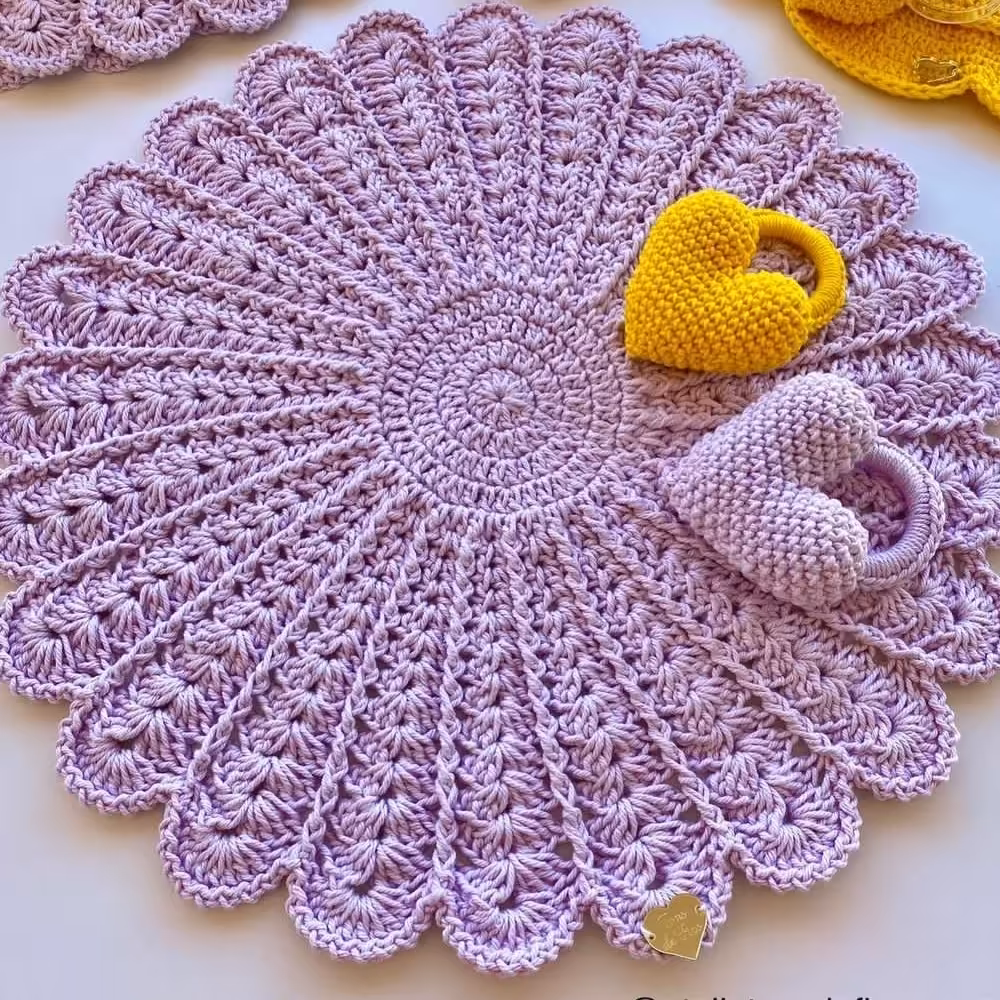 زیربشقابی در اندازه استاندارد در رنگ های مختلف با انواع کاموای ایرانی و ترک 