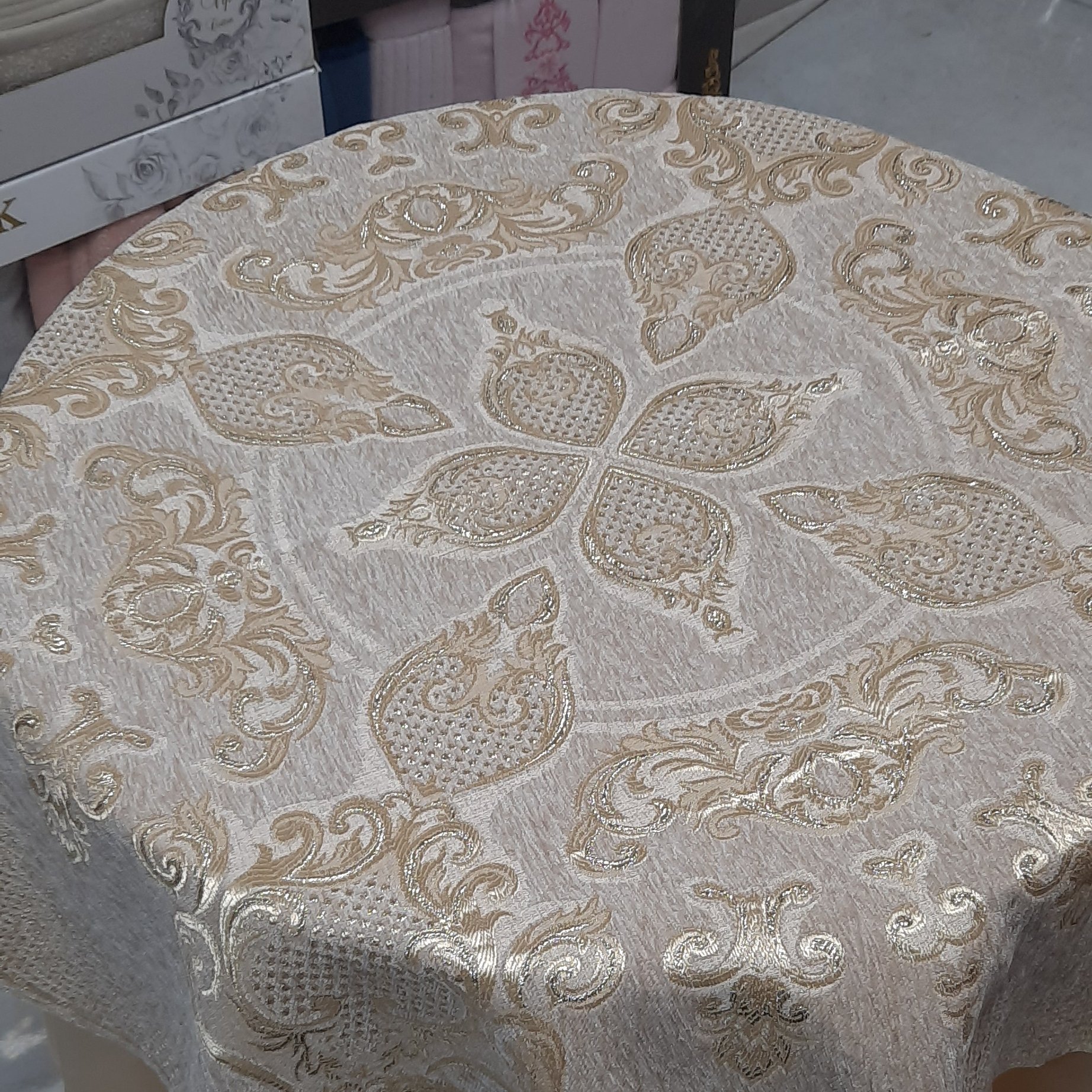 رومیزی مخمل کوبلن زری دوزی سایز 90