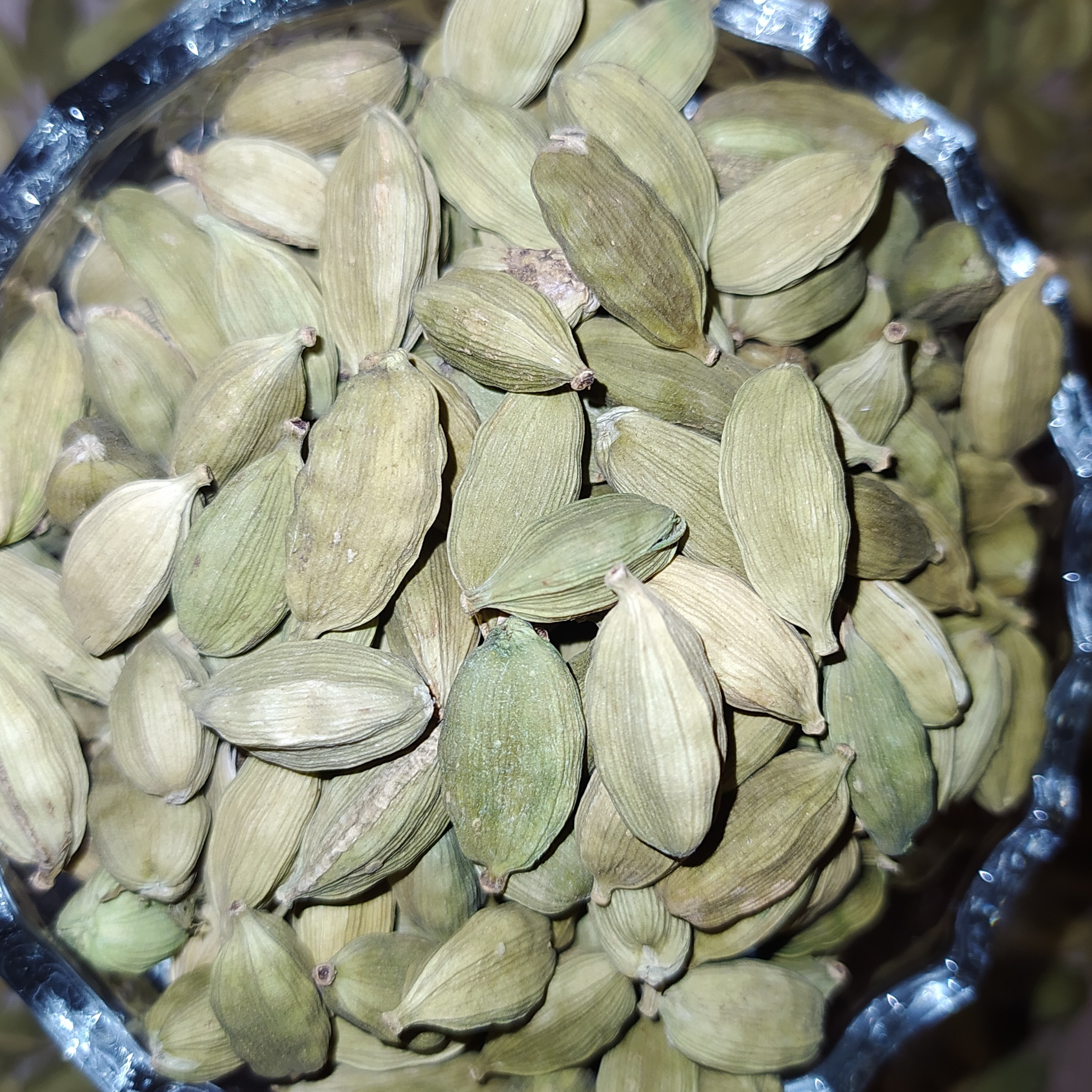 هل سبز درشت و معطر