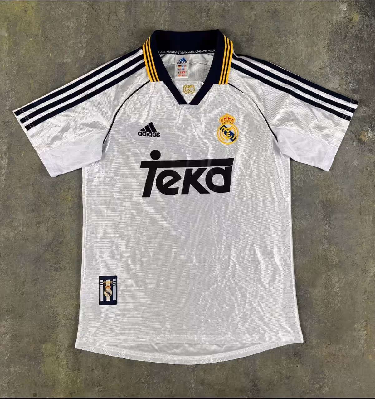 کیت اول رئال مادرید فصل 2000 کلاسیک