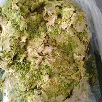 حلوا پسته ای مخصوص،وزن یک کیلوگرمی،تهیه شده از پسته ،کاملا خوشمزه وطبع گرم دارد مخصوص میان وعده و صبحانه