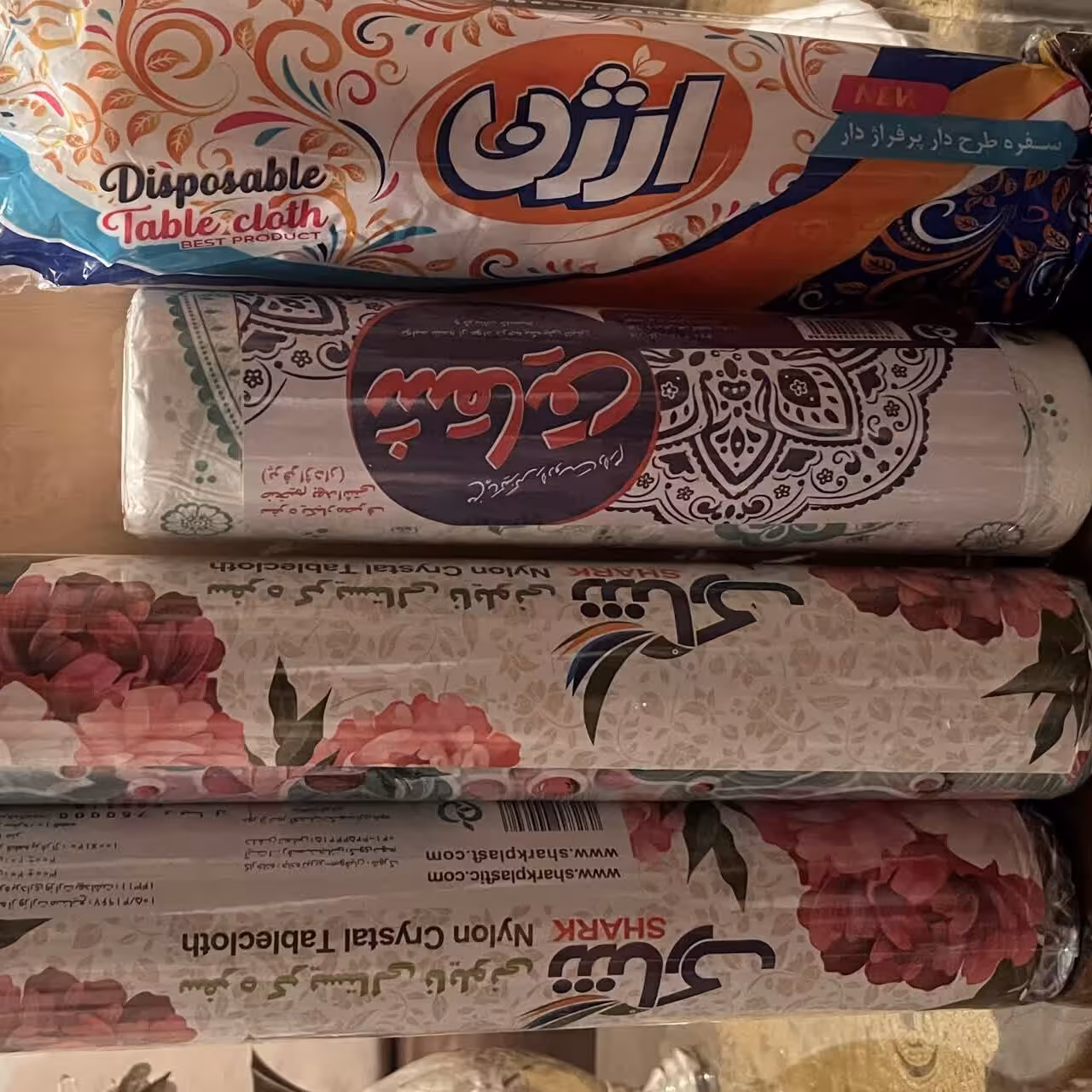 سفره یکبار مصرف در طر ح و رنگهای مختلف