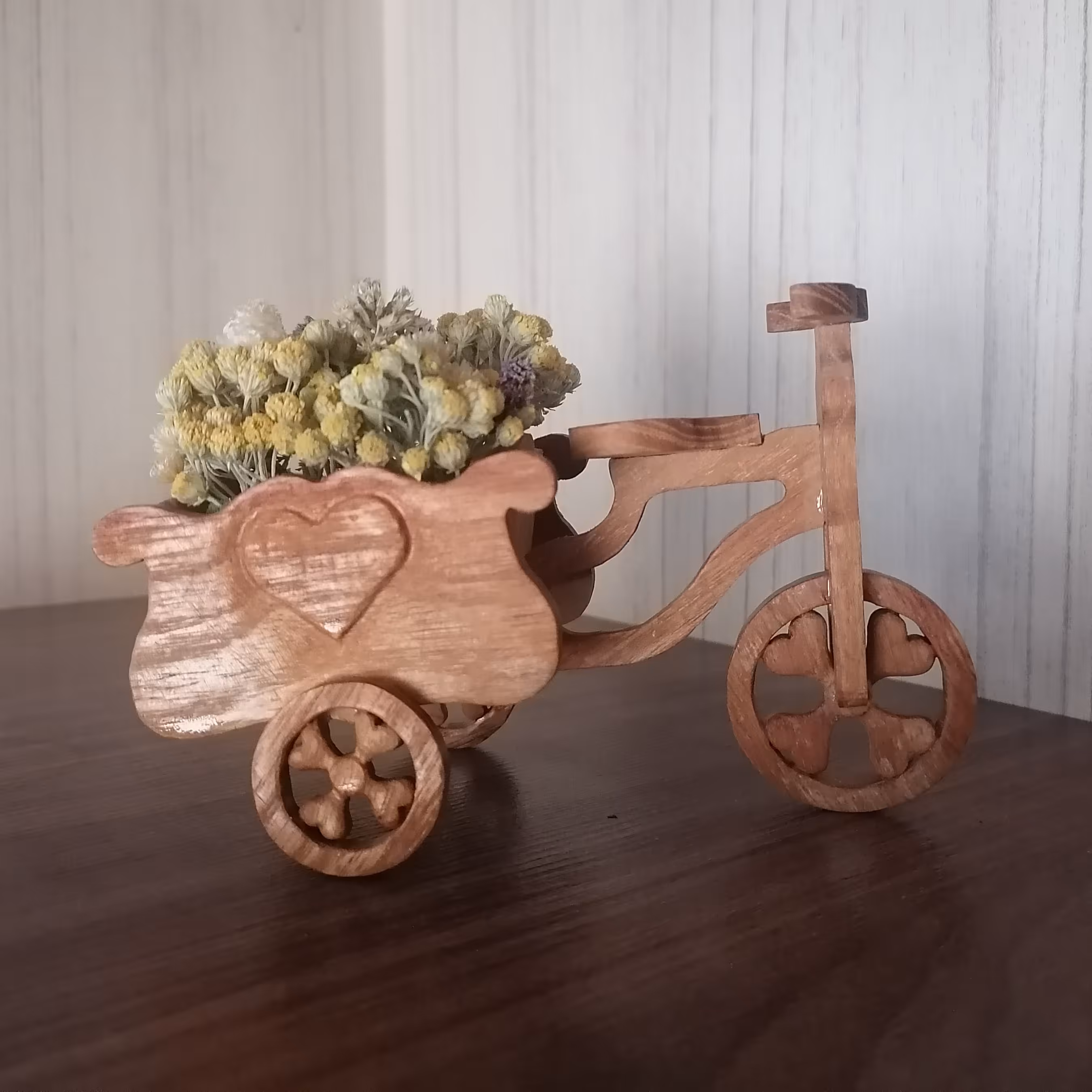 سه چرخه چوبی گل خشک مینیاتوری کار دست هنرمند معرق کار بهترین هدیه یادگاری و فانتزی