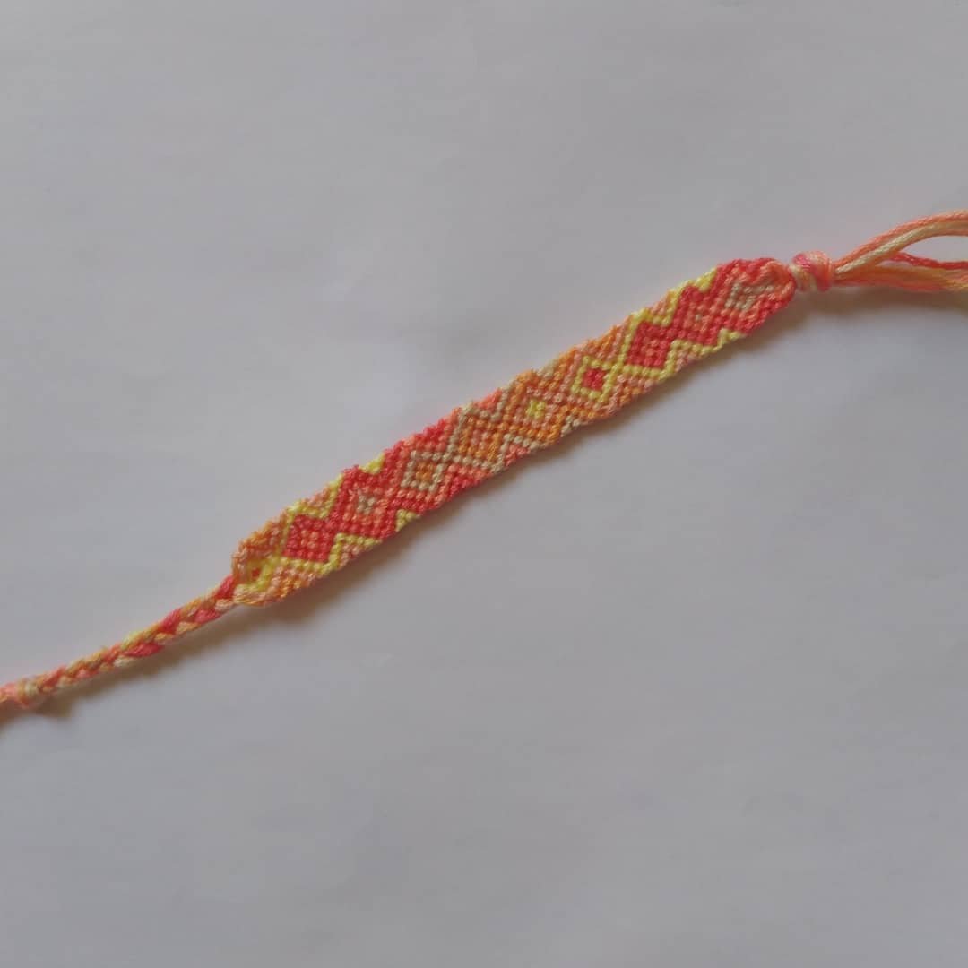 دستبند دوستی رنگارنگ2