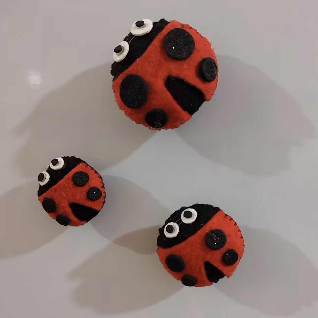 مگنت نمدی سه عددی مدل کفشدوزک