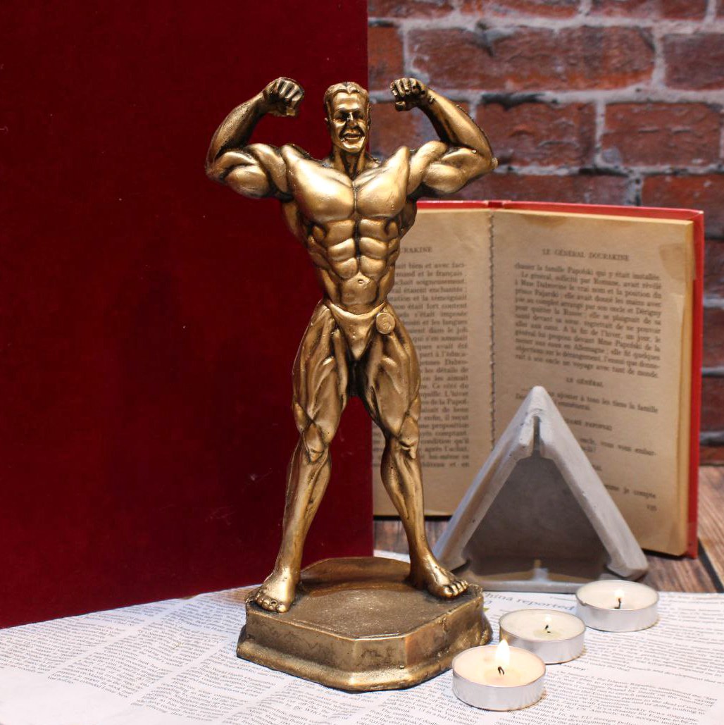 مجسمه ی طرح مرد بدنساز