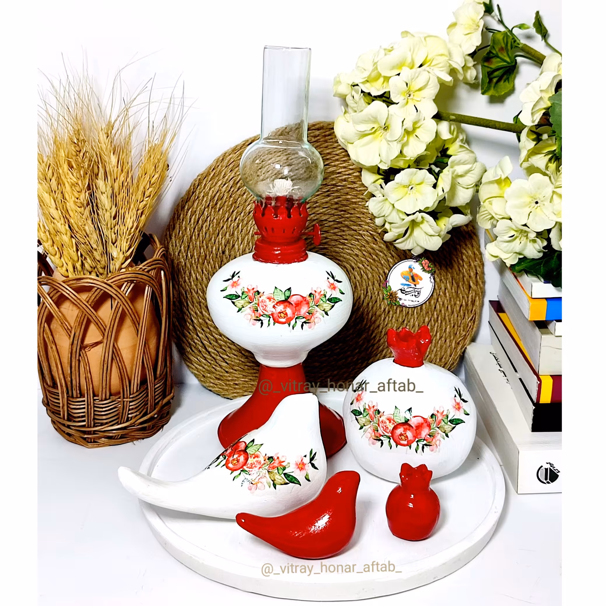 ظروف سفالی یلدایی3تیکه شامل (چراغ گردسوز واناربزرگ ومرغ آمین)