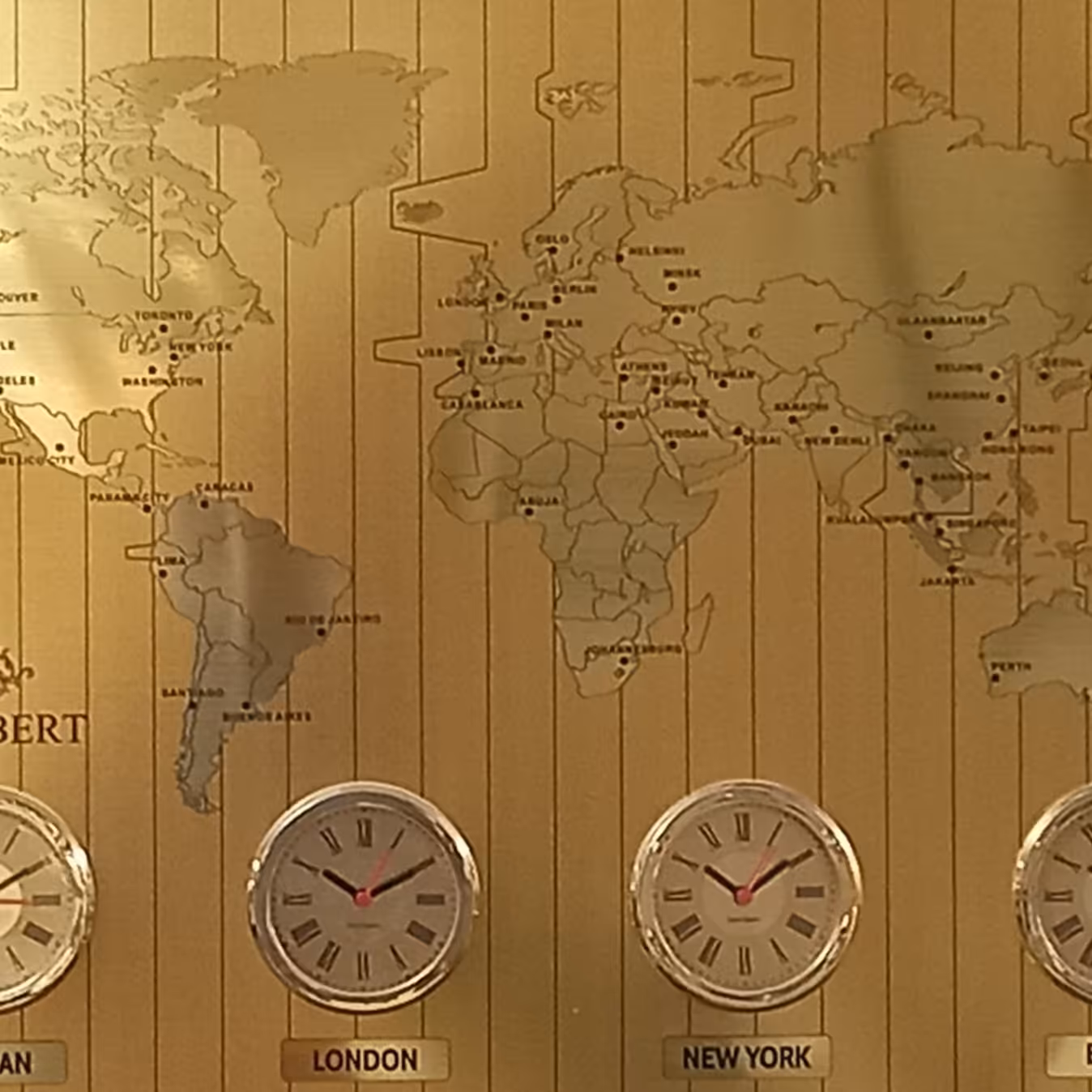 ساعت دیواری