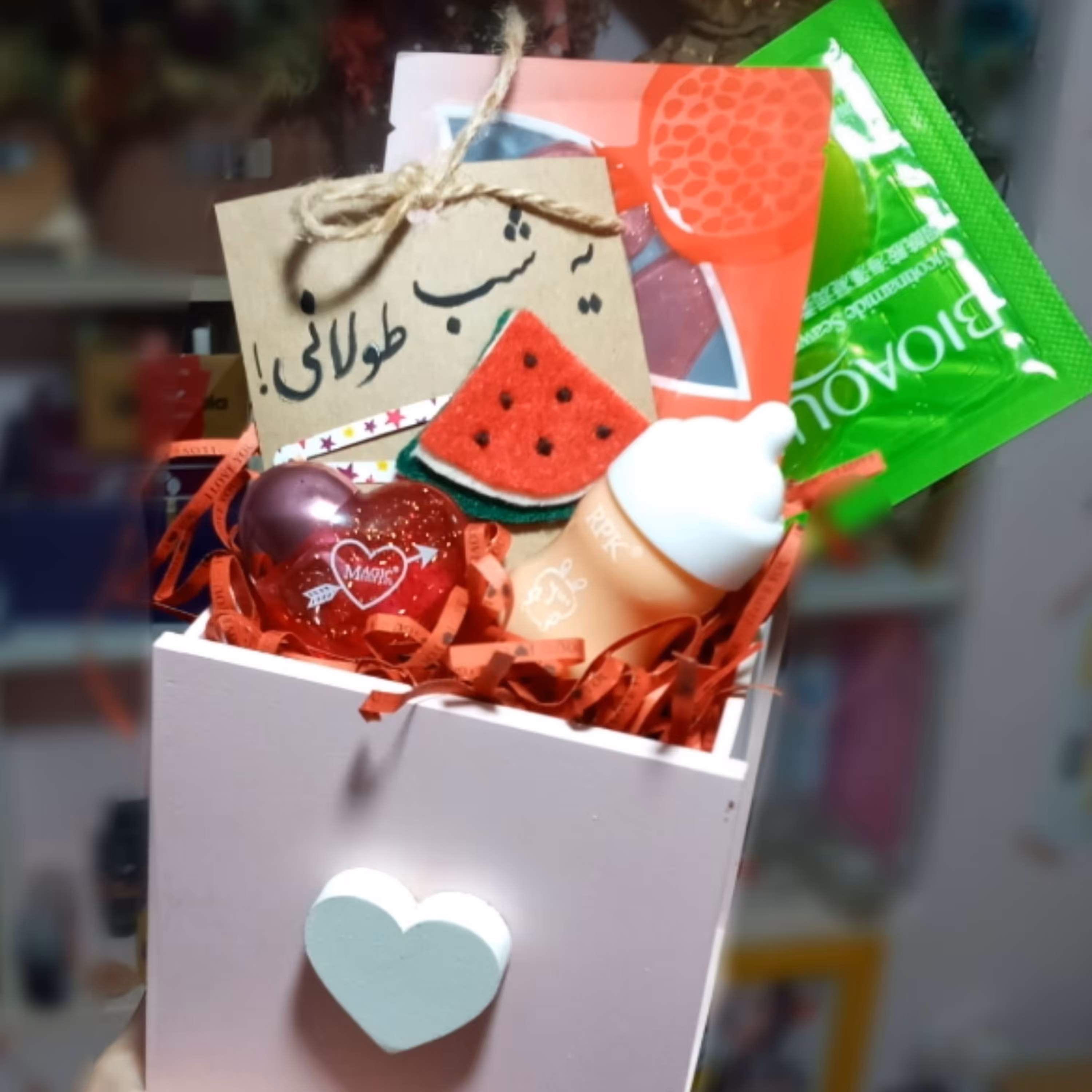 پک یلدایی ماسک ورقه ای زیر چشم وبرق لب و بالم لب و گیره یلدایی