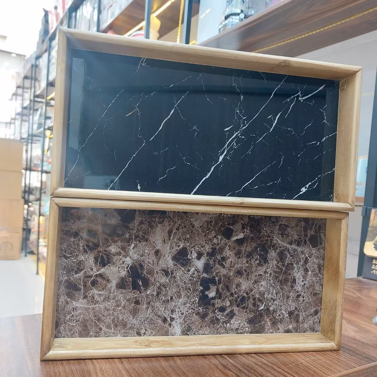 سینی چوبی با کفی طرح سنگ