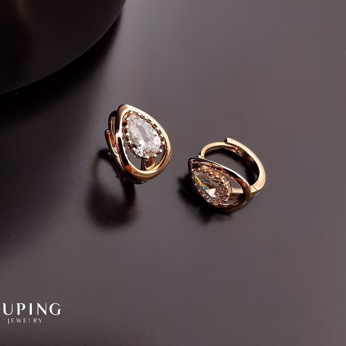گوشواره ژوپینگ نگین دار  طرح اشک فوق العاده زیبا وباکیفیت وضدحساسیت کد2347