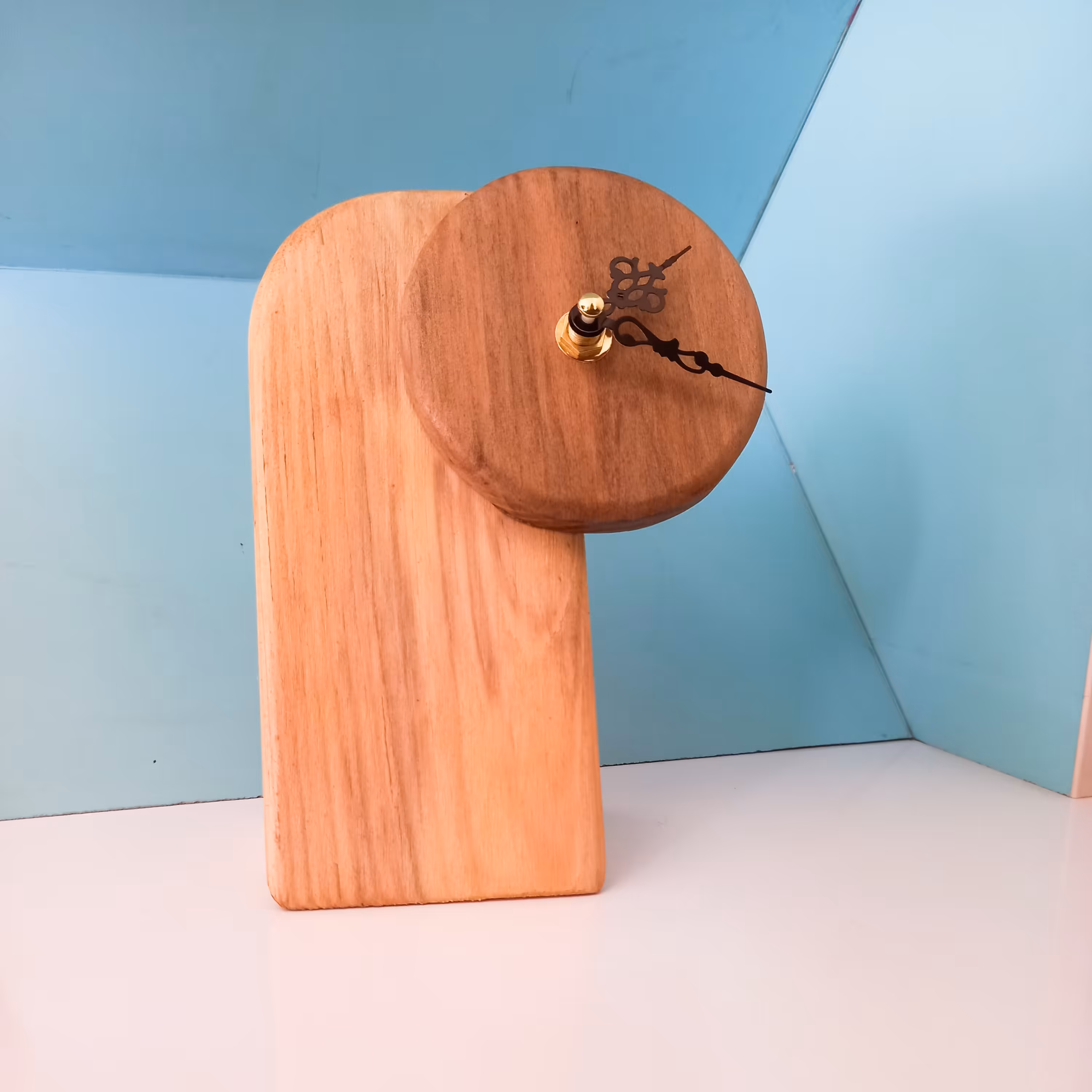 ساعت رومیزی چوبی دستساز  با موتور آرامگرد (پس کرایه) 