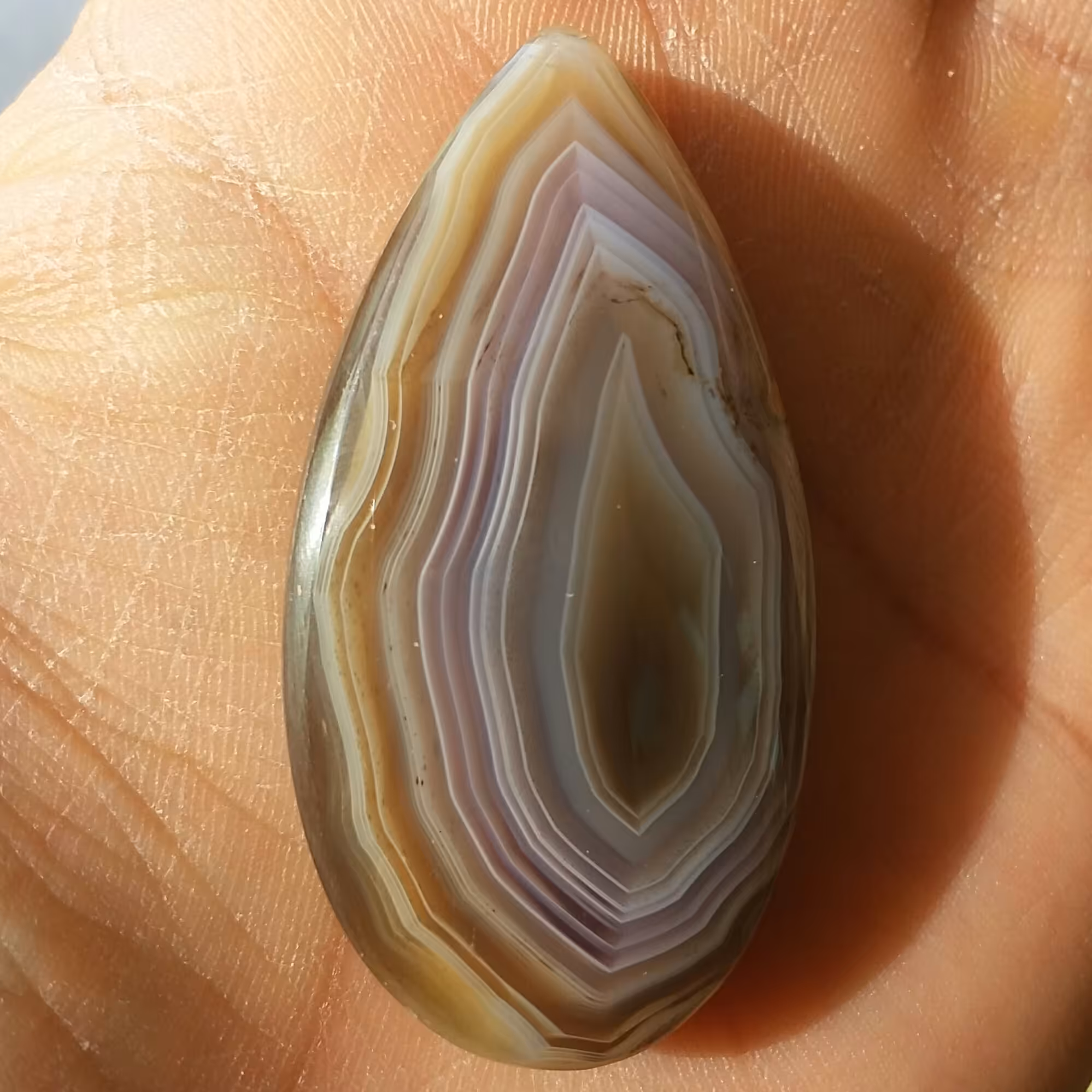 نگین عقیق سلیمانی 3 بعدی 7رنگ دو طرفه محشر بی نظیییر 100درصد طبیعی شاهکار خلقت