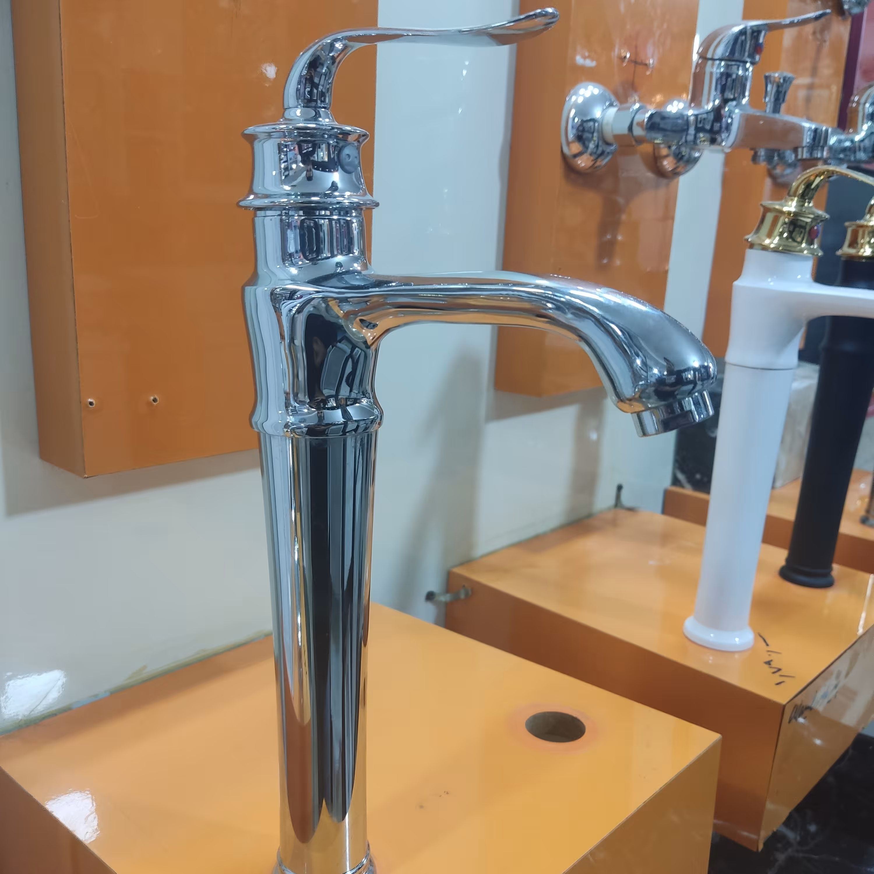 شیر روشویی پایه بلند کروم 