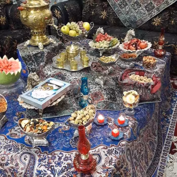 طرح درختی رنگ ابی سورمه یی و رو کرسی شب یلدا