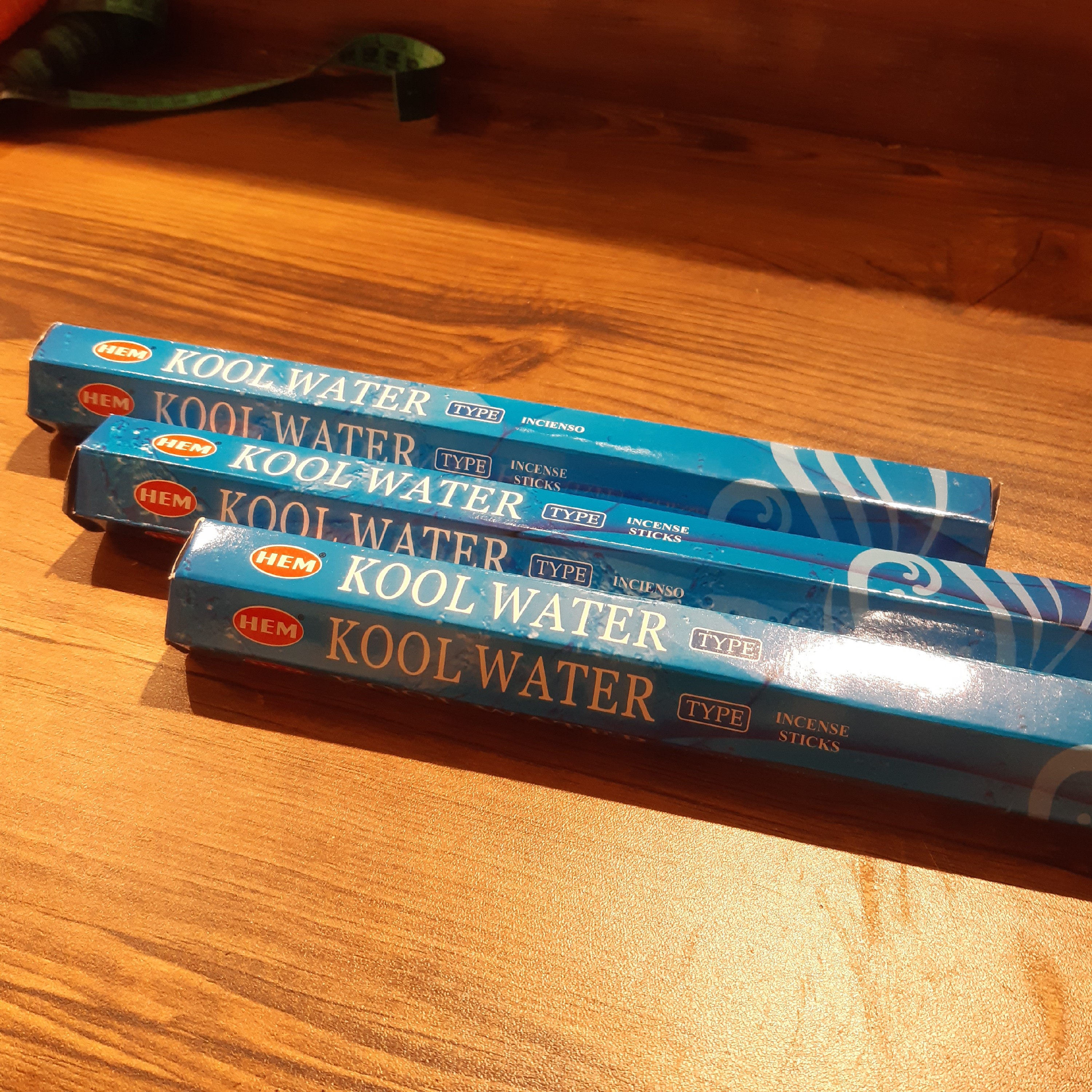 عود kool water برند HEM با تخفیف ویژه در بسته بندی 20 عددی