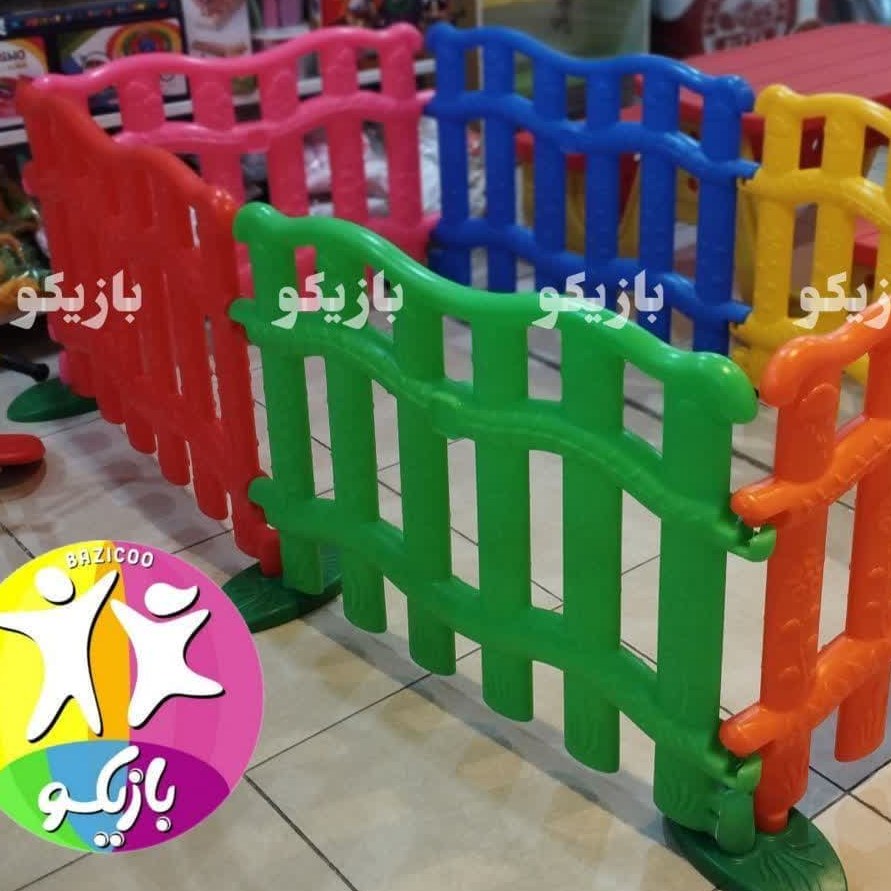 پارک حفاظ پایه دار و استخر توپ