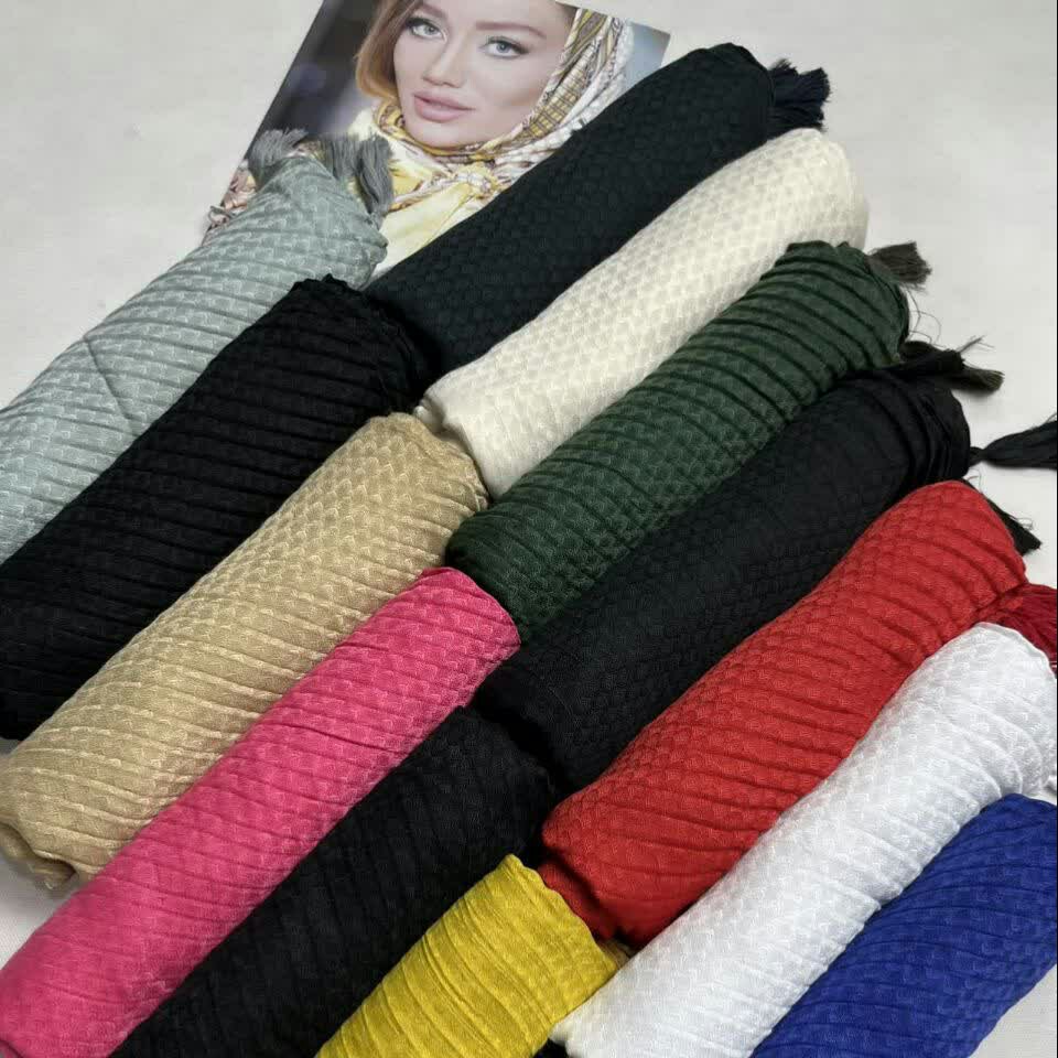 شال زنانه ساده مدل پلیسه قواره  75در 2 متر در 2رنگ زیبا کیفیت اعلا