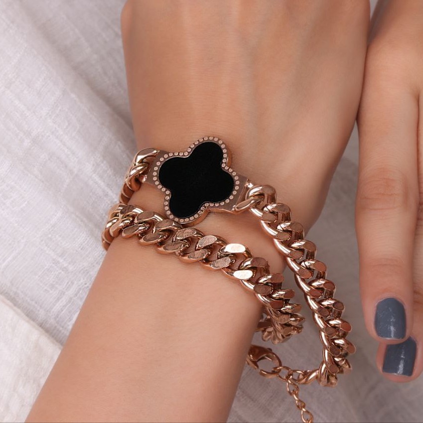 دستبند ونکلیف مشکی با زنجیر کارتیه پهن جنس استیل