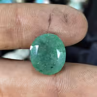 نگین زمرد آفریقایی خال دار معدنی مناسب انگشتر و گردنی زنانه و مردانه یک نگین با ارزش و قیمتی تراش جواهراتی سختی 8