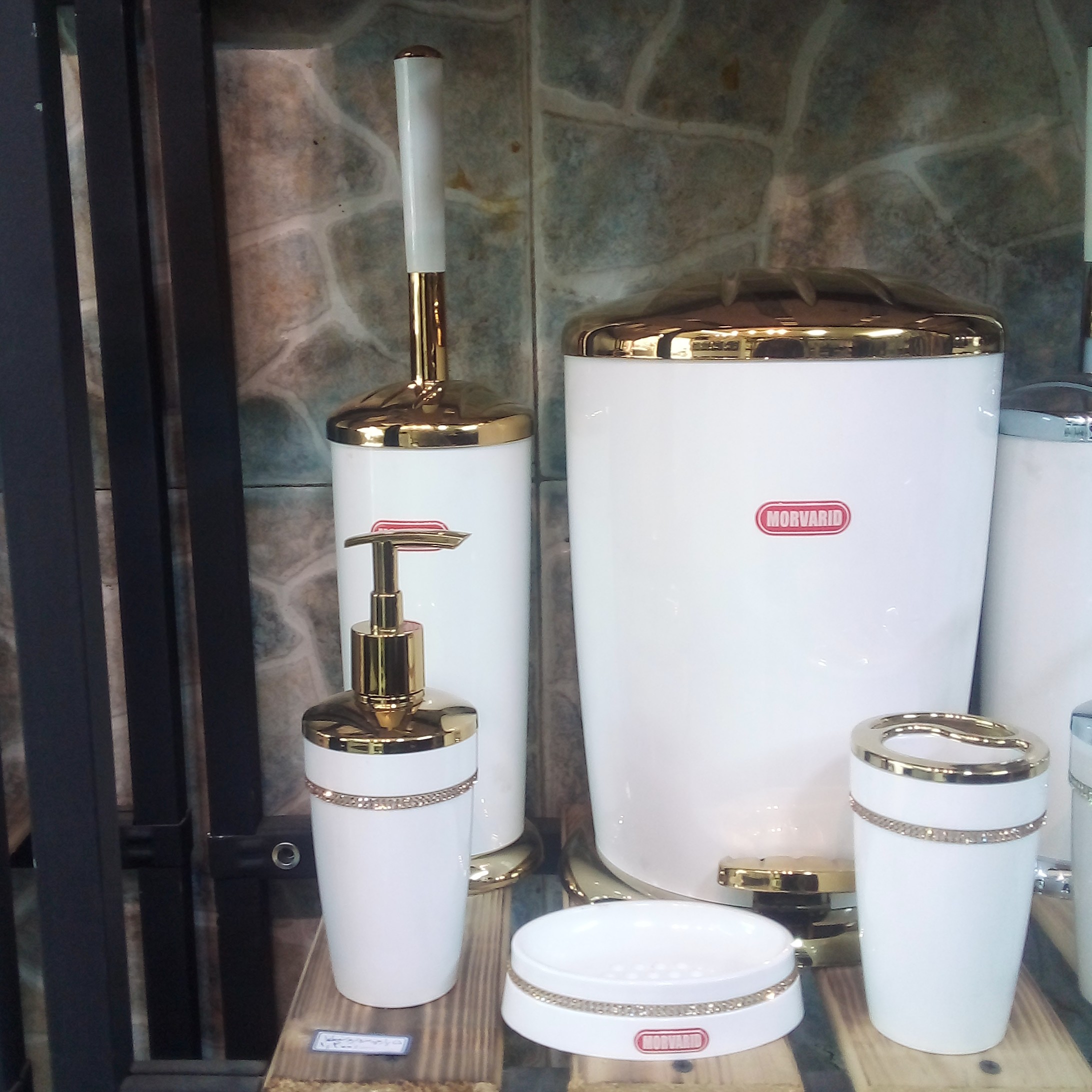 ست 5پارچه سرویس بهداشتی  مروارید رنگ سفیدطلایی(ارسال تیپاکس پس کرایه)