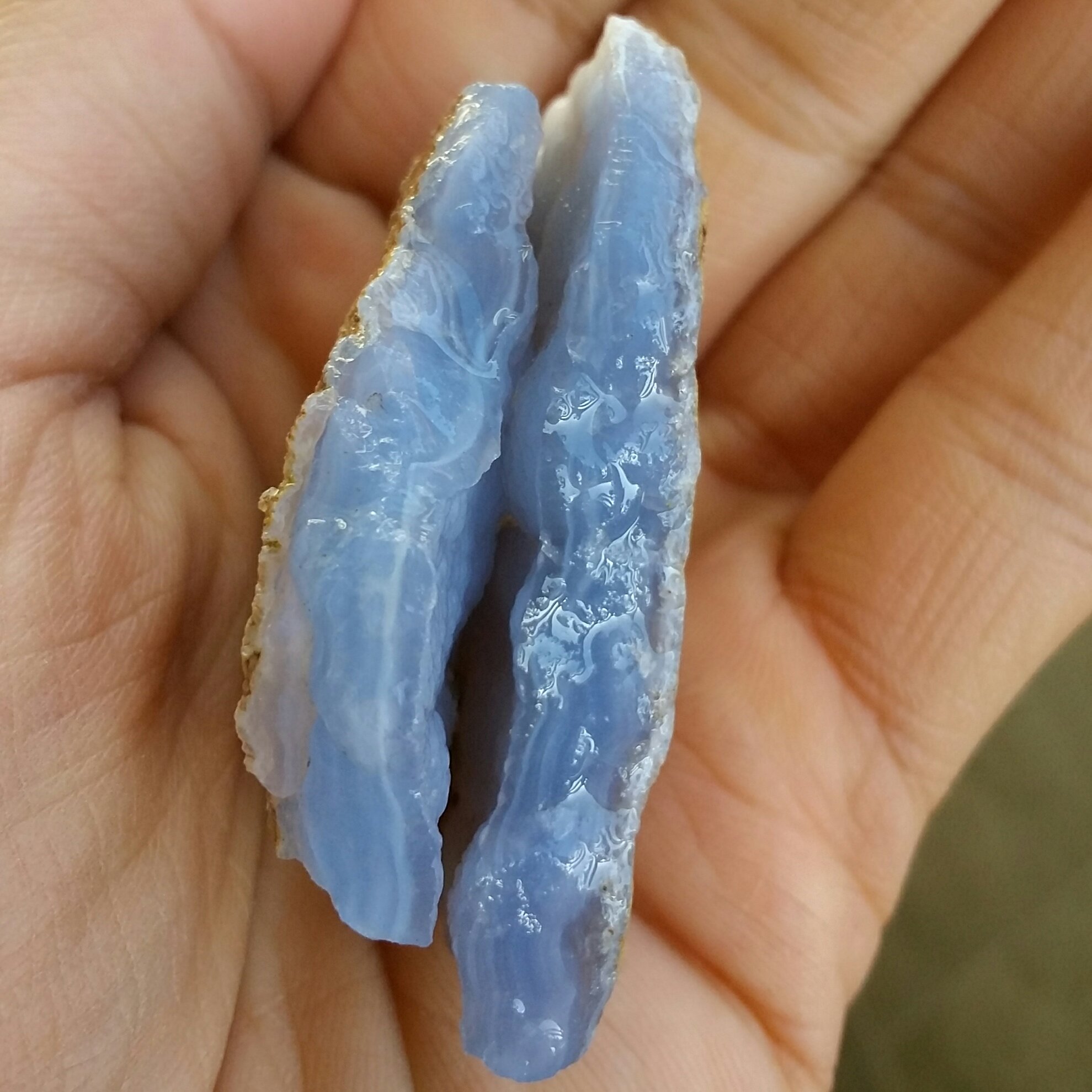 سنگ راف عقیق آبی بسیار پر رنگ محشر 
100درصد طبیعی
شاهکاار خلقت
تکراار نشدنی

