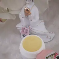 کرم دورچشم مه سان برای رفع سیاهی وچروک دور چشم بسیار سبک وعالی وتقویت کننده چشم 