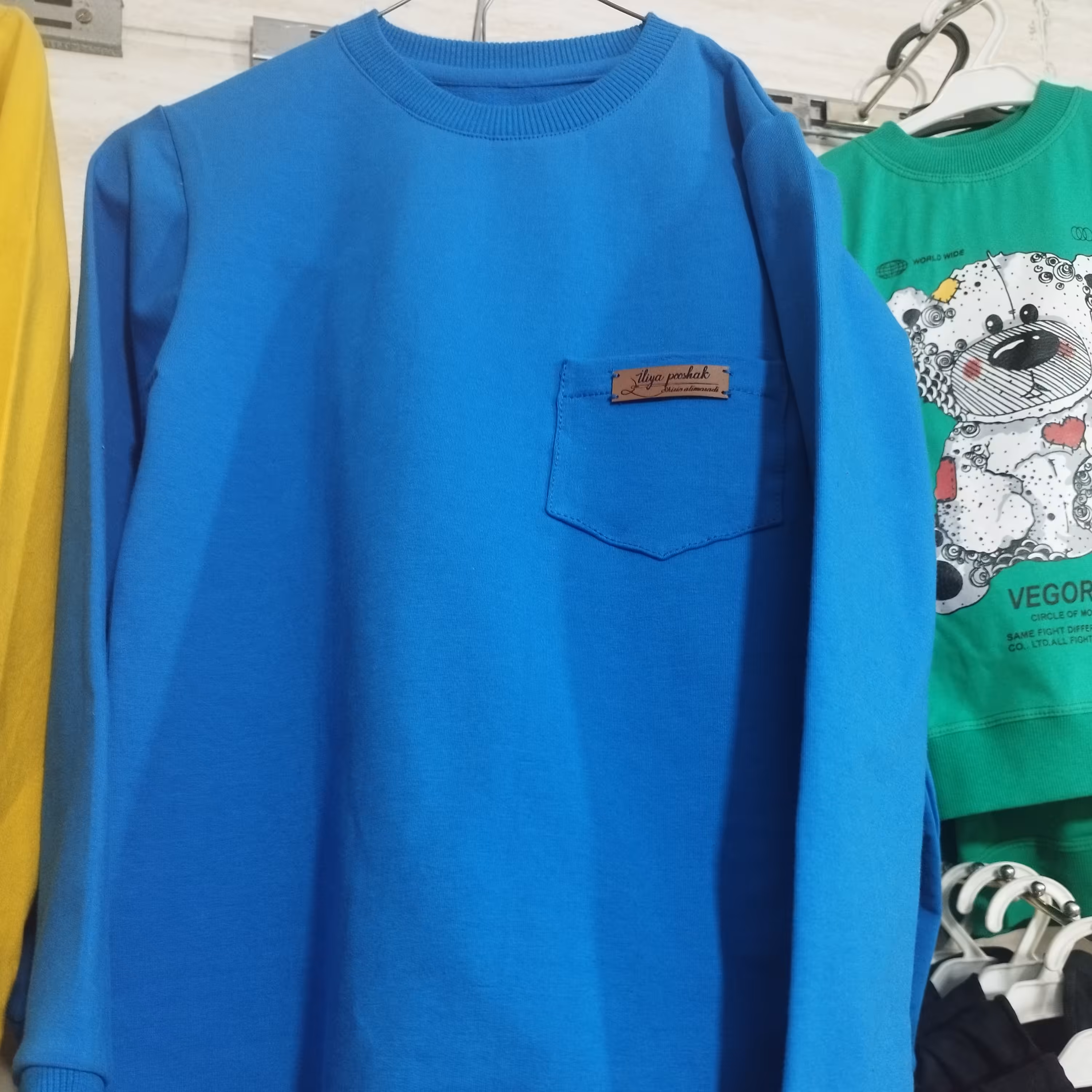 بلوز و شلوار پسرانه تک جیب در دورنگ خردلی و آبی نفتی جنس بسیار عالی  دورس پنبه سایز 55