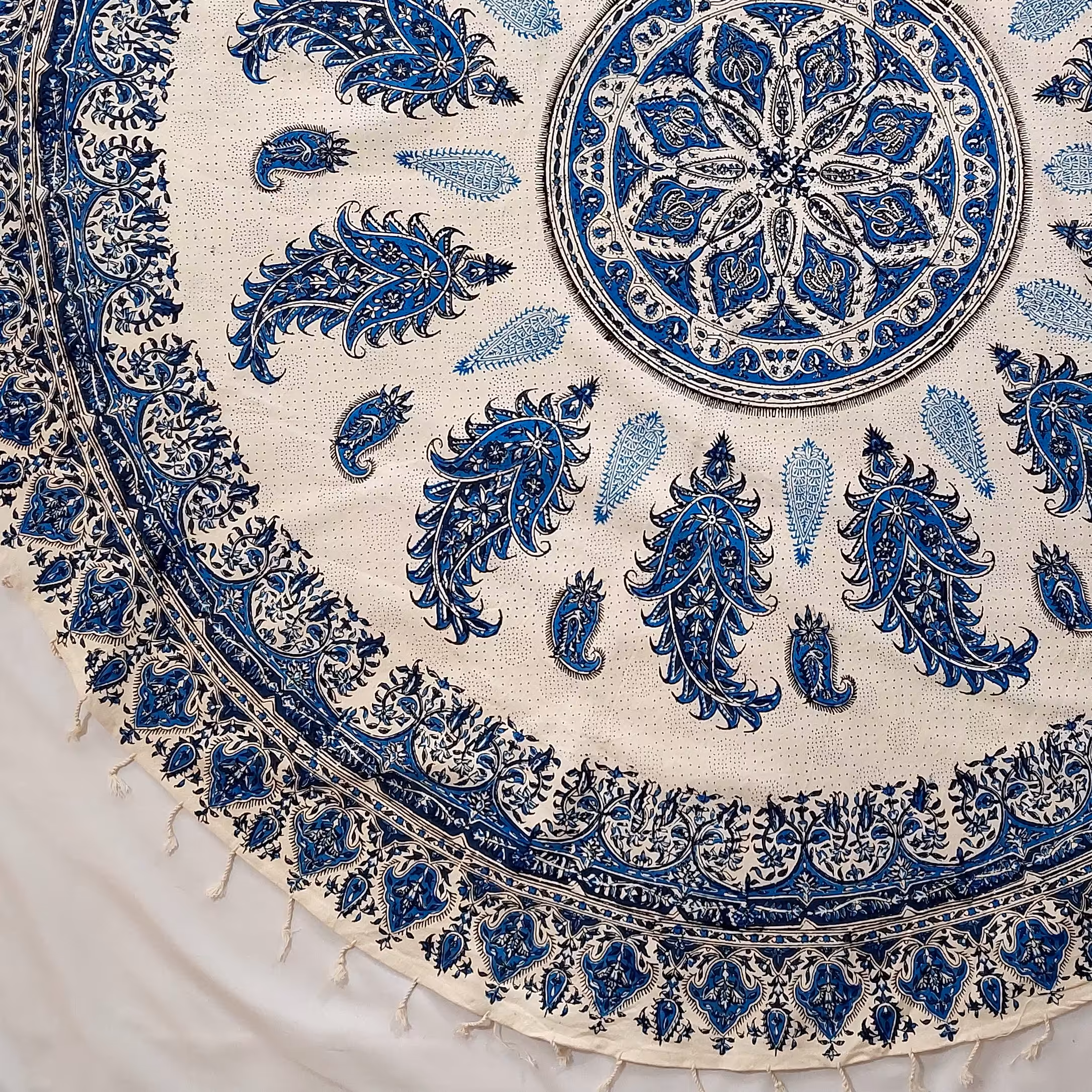 رومیزی گرد 150 آبی طرح گل لاله قلمکار اصفهان