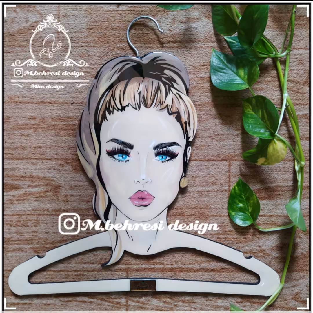 چوب لباسی چوبی  مدل مو بلوند(دستساز هنری)