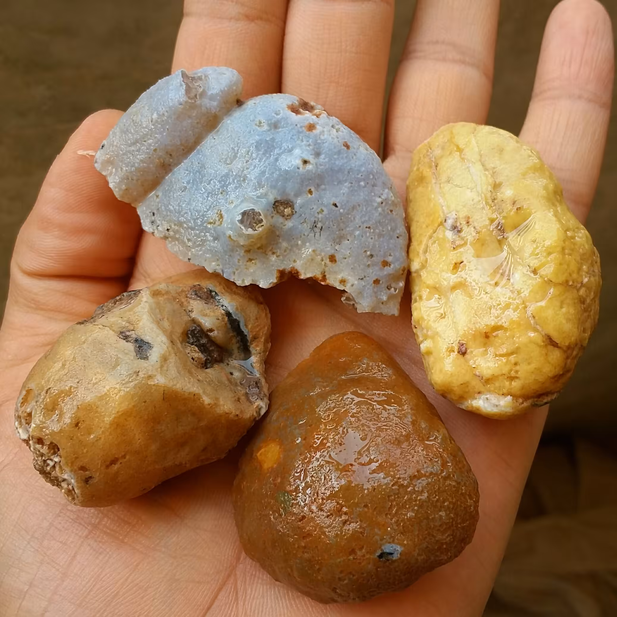 مجموعه 4 عددی سنگ راف خام عقیق توپی برش نخورده 100 در100 طبیعی سرشار از خواص شاهکار خلقت
با قابلیت ساخت چندین نگین محشر