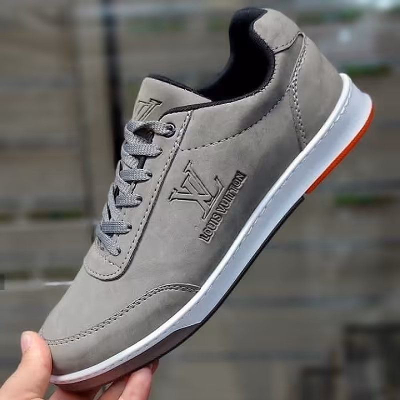 کفش کتونی لویی ویتون مردانه رنگ خاکستری مناسب برای استفاده روزمره