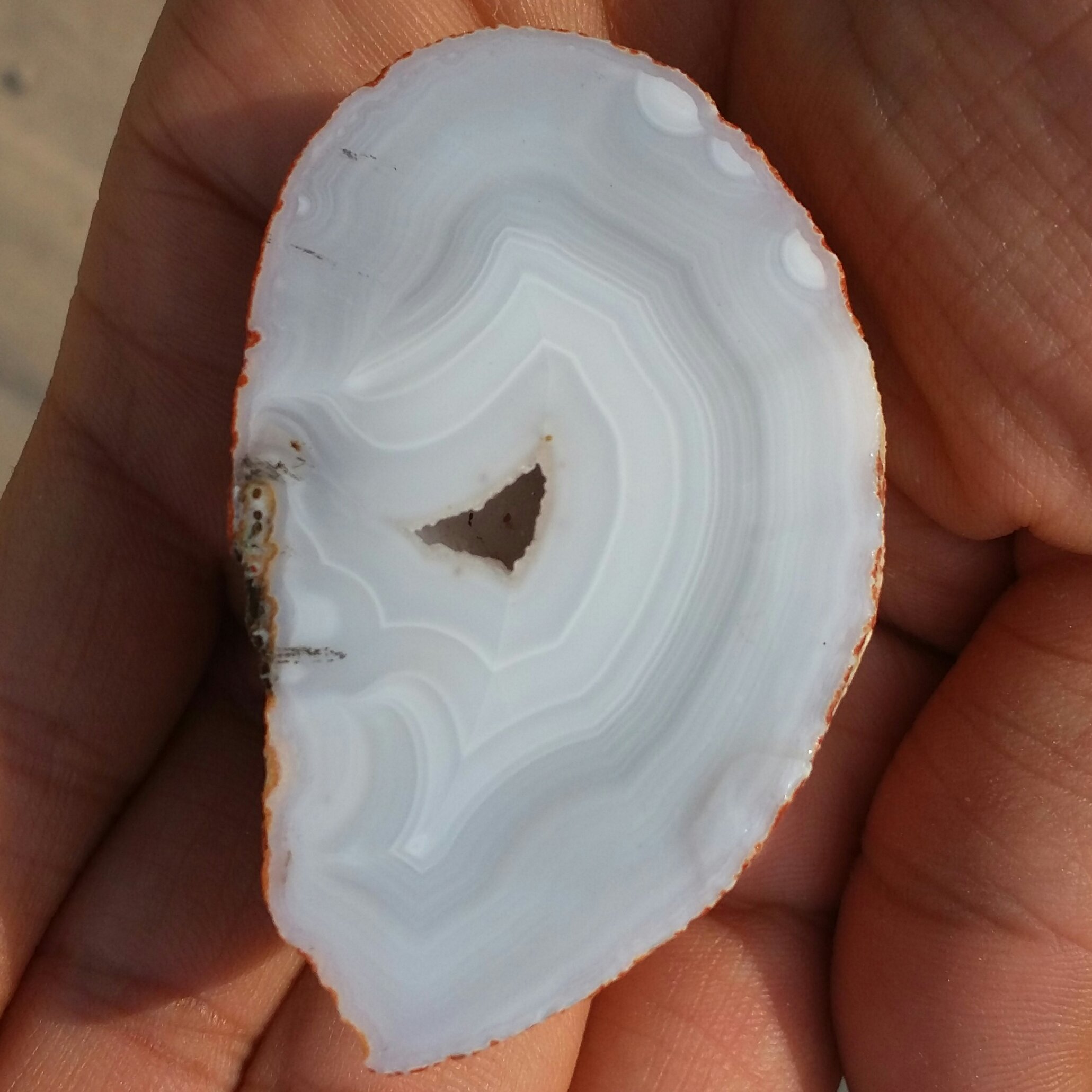 اسلایس سنگ راف عقیق سلیمانی 3بعدی توخالی بینهایت زیبا دیدنی شاهکار خلقت کاملا طبیعی
با قابلیت ساخت چند نگین بی نظیر
