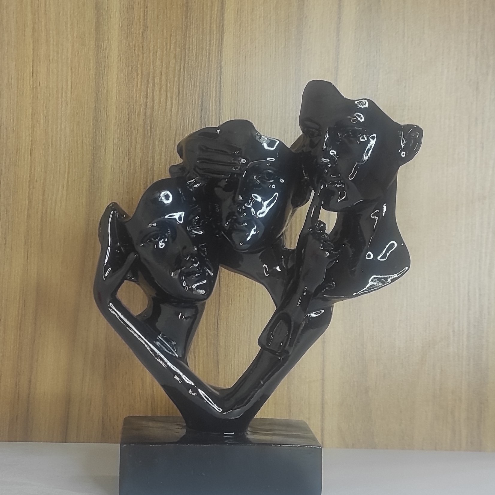 مجسمه طرح چهره . کر، کور ،لال. رزینی رنگ مشکی براق