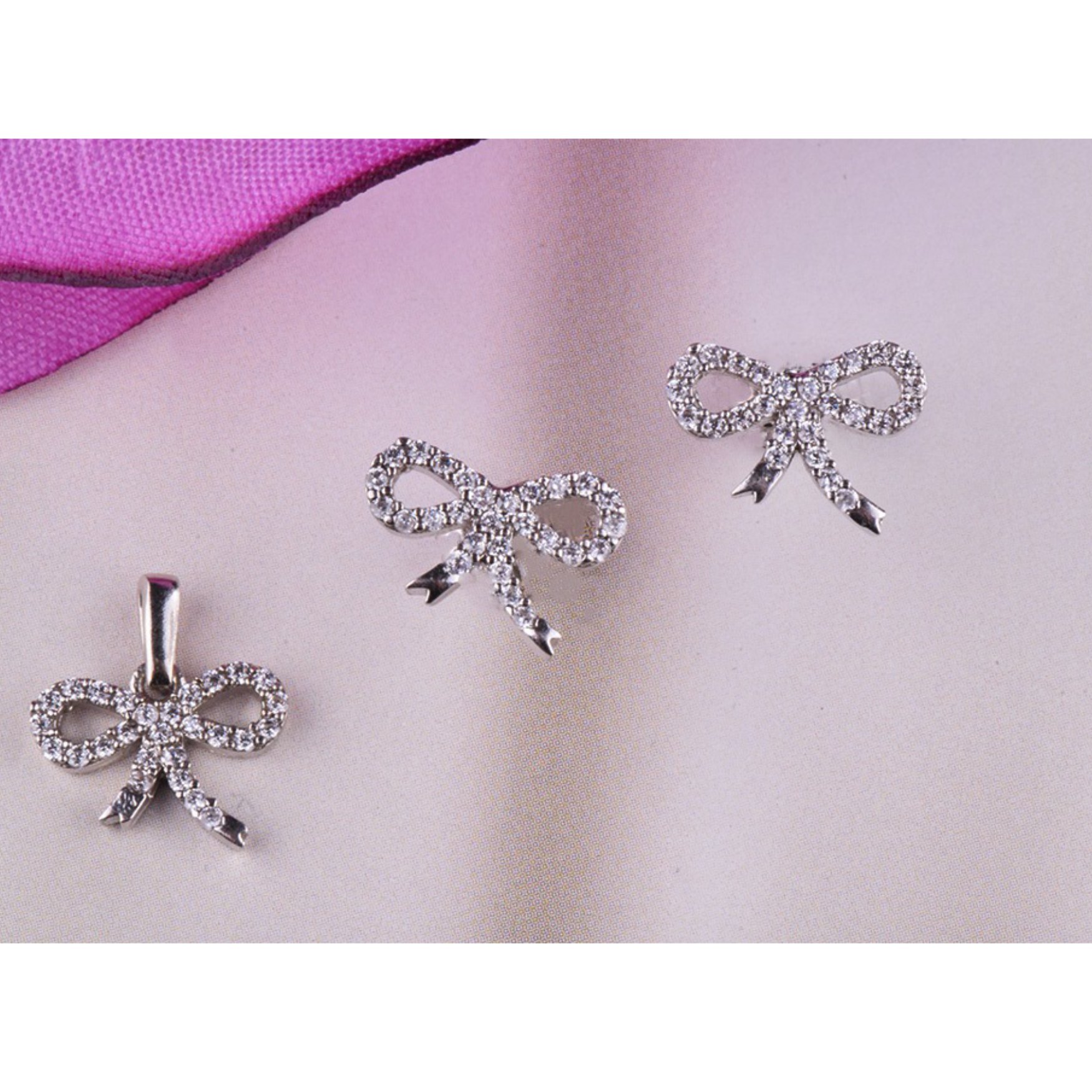 گوشواره و مدال نقره عیار 925 اصل و ضمانتی