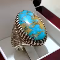 انگشتر فیروزه نیشابوری دستساز کلکسیونی بی نظیر رگه طلایی