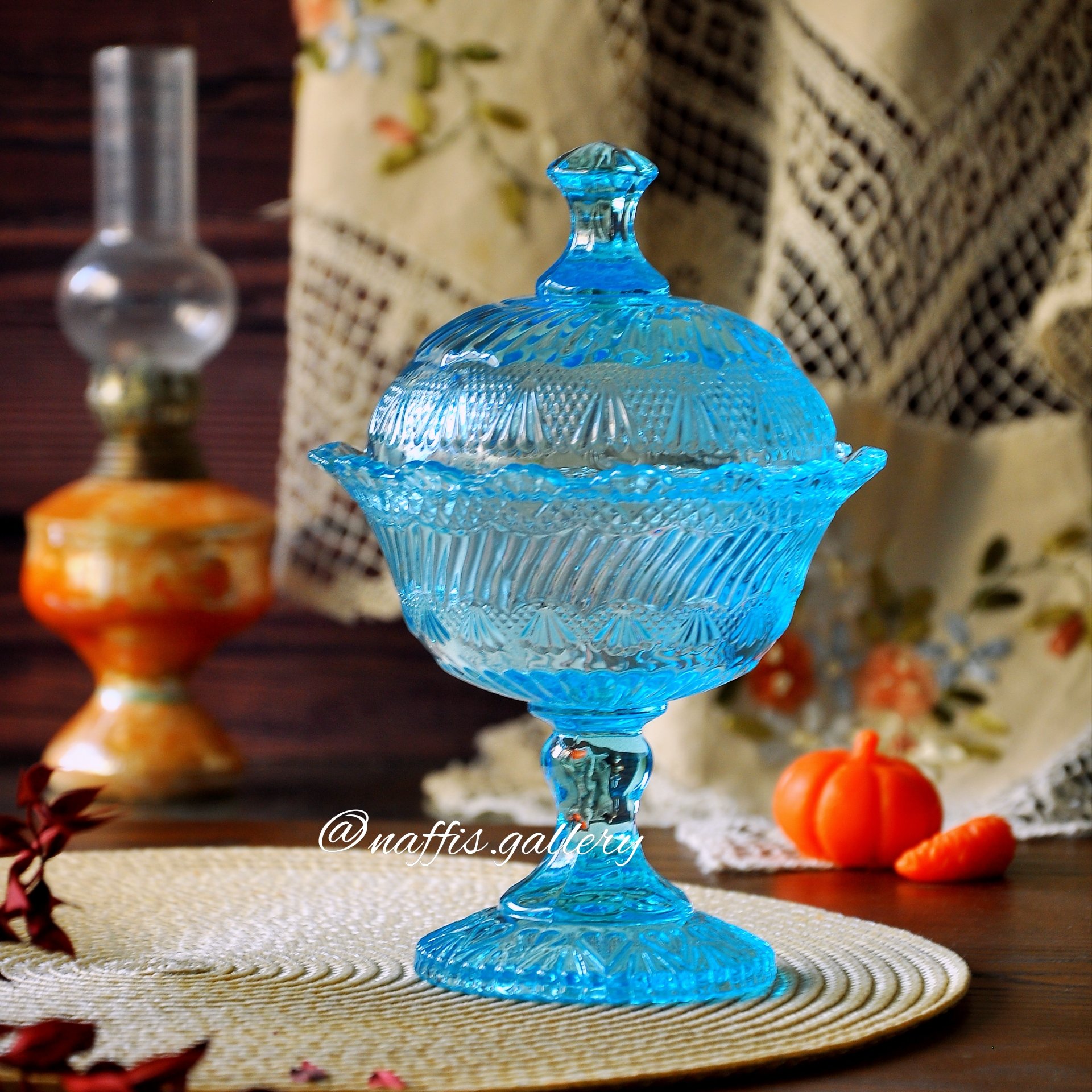 شکلات خوری بلور آبی آنتیک طرح تاجی مدل قدیمی وارداتی
