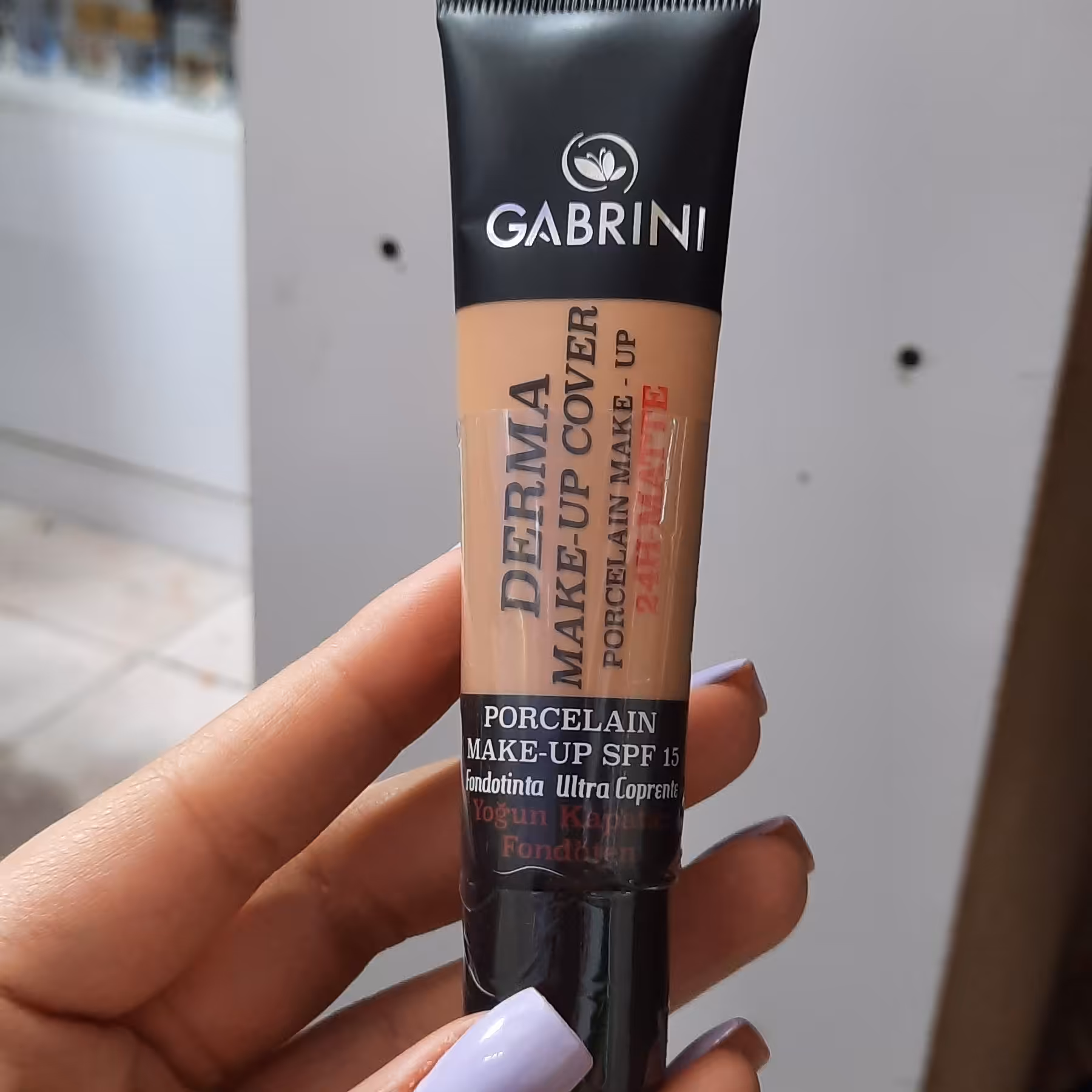 کرم پودر گابرینی  شماره 102 فول کاور  24 ساعته 40 میل