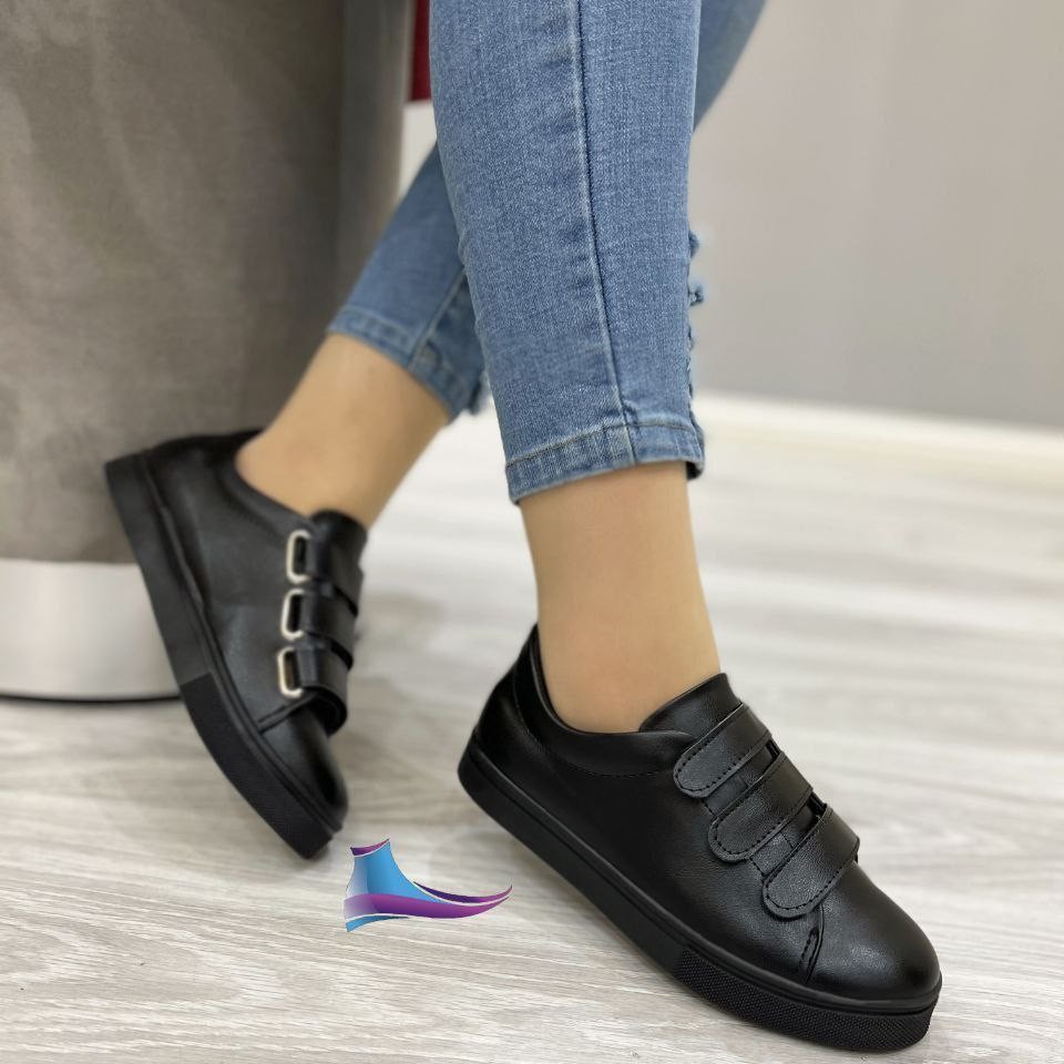 کتونی
کد 562 
سه چسب ونس
قالب استاندارد 
پاخور عالی و شیک 
مدل جدید عید 
Size37ta41