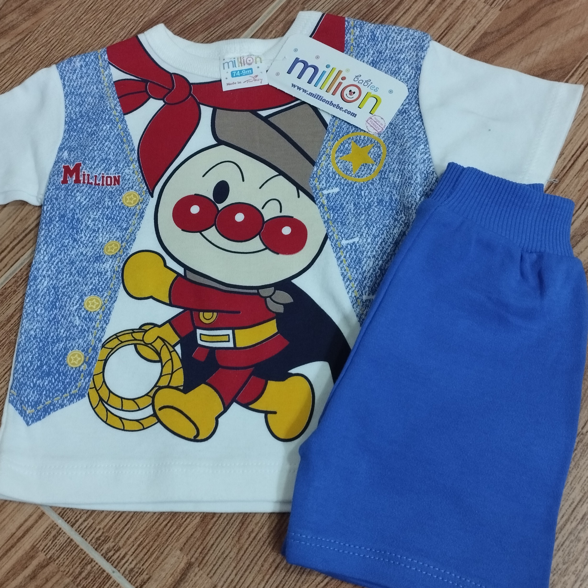 لباس بچه گانه جنس نخی کشور مبدا ترکیه ترکیب رنگ آبی و سفید پسرانه بسیار زیبا و مرغوب مناسب تا سن 9ماه