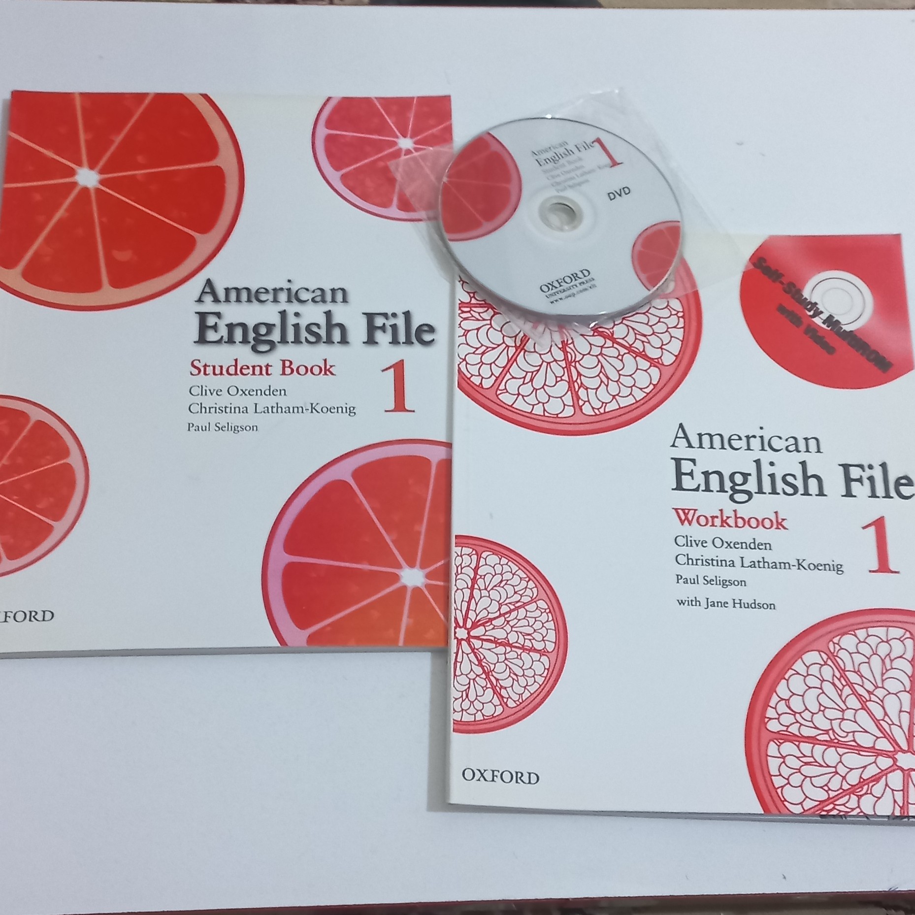 کتاب 1 American English File (ویرایش اول) کتاب اصلی به همراه کتاب ورک بوک و CD نشر OXFORD