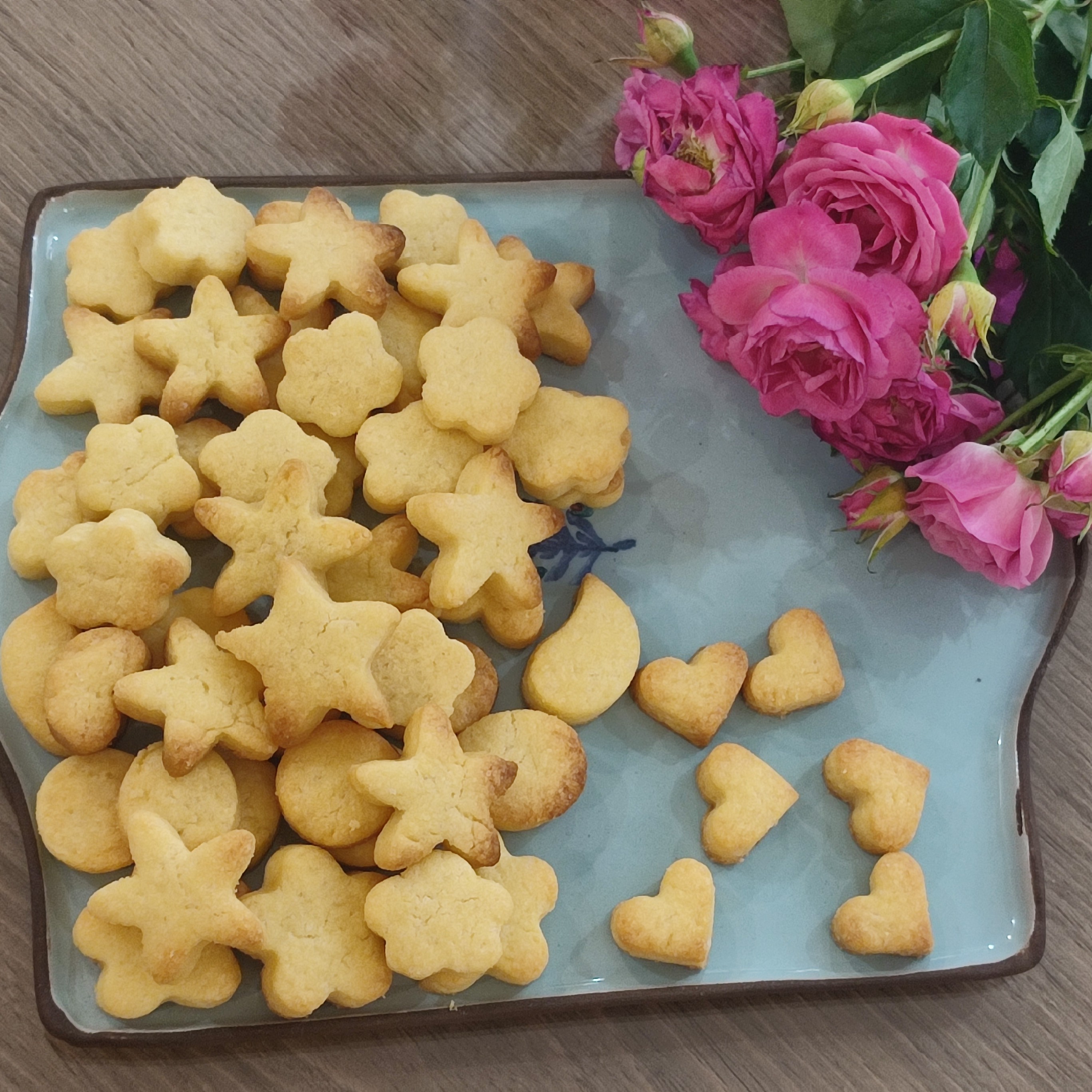 بیسکوییت کره ای با قوطی فانتزی کوچک