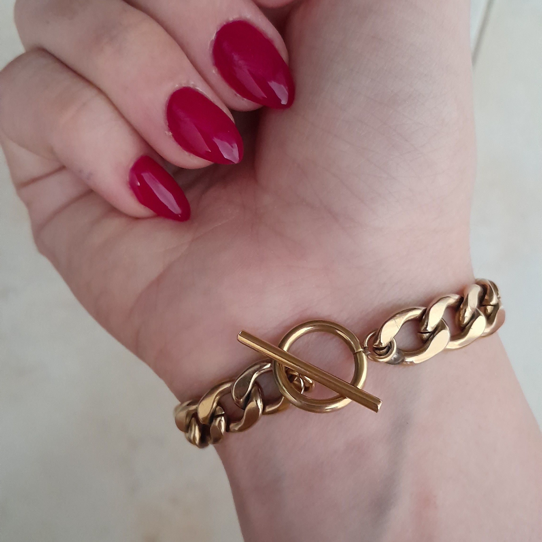 دستبند کارتیر  طلایی با قفل تی استیل رنگ ثابت 