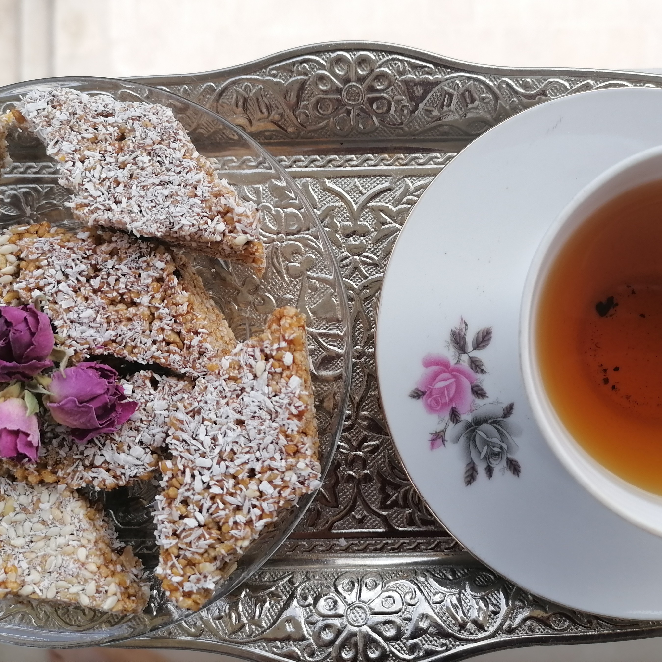 برنج دوشاب. مخلوطی از برنج و شیره خرما و کنجد و هل و... در بسته بندی 300 گرمی