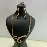 پک سرویس گردنبند و گوشواره و دستبند 