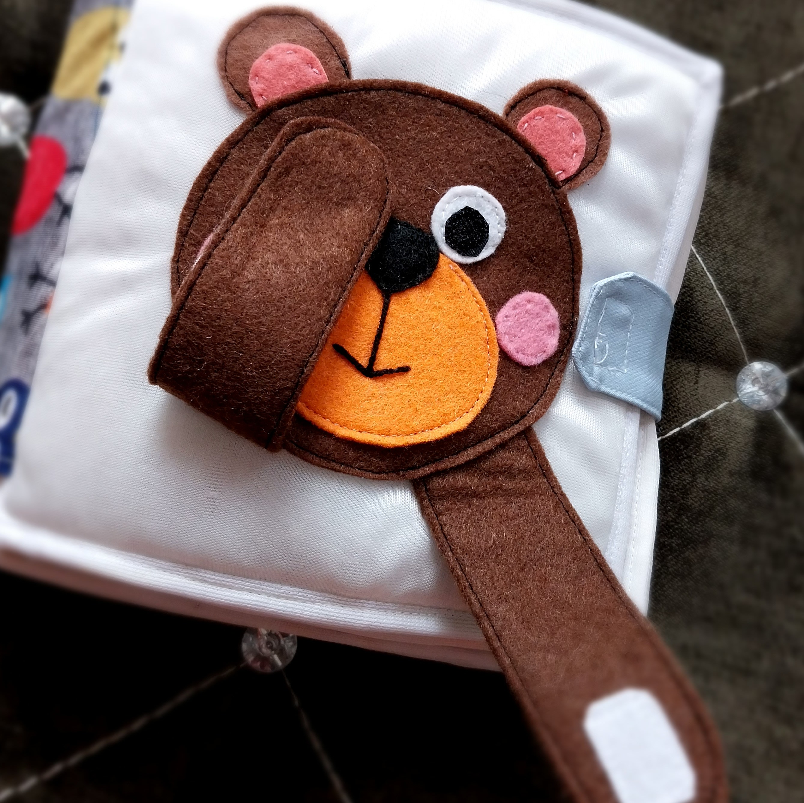 کتاب نمدی پارچه ای کودک طرح خرس 