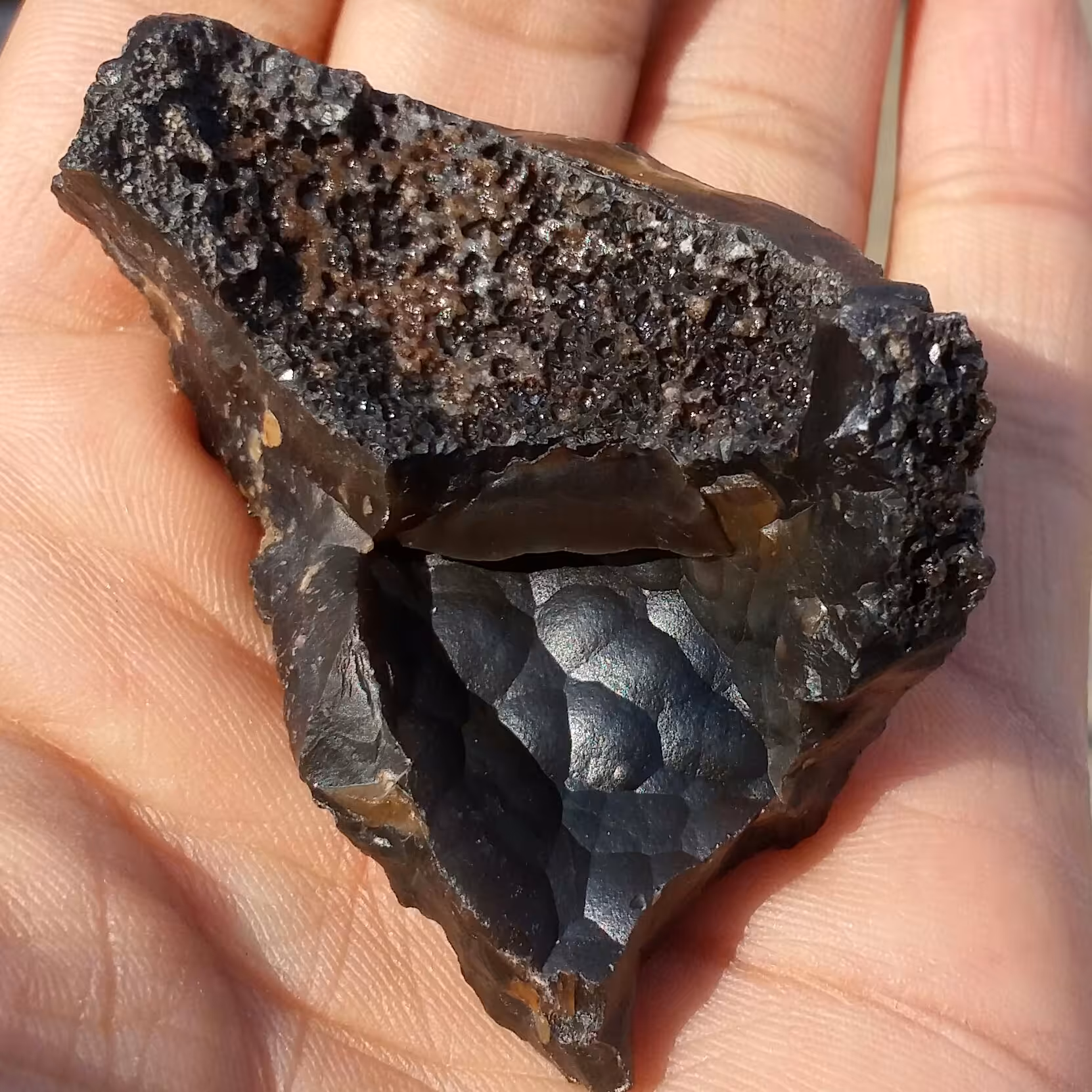 سنگ راف عقیق مشکی تاولی کلکسیونی شاهکار خلقت 100 در 100 طبیعی
بی نظییییر
کد 8419