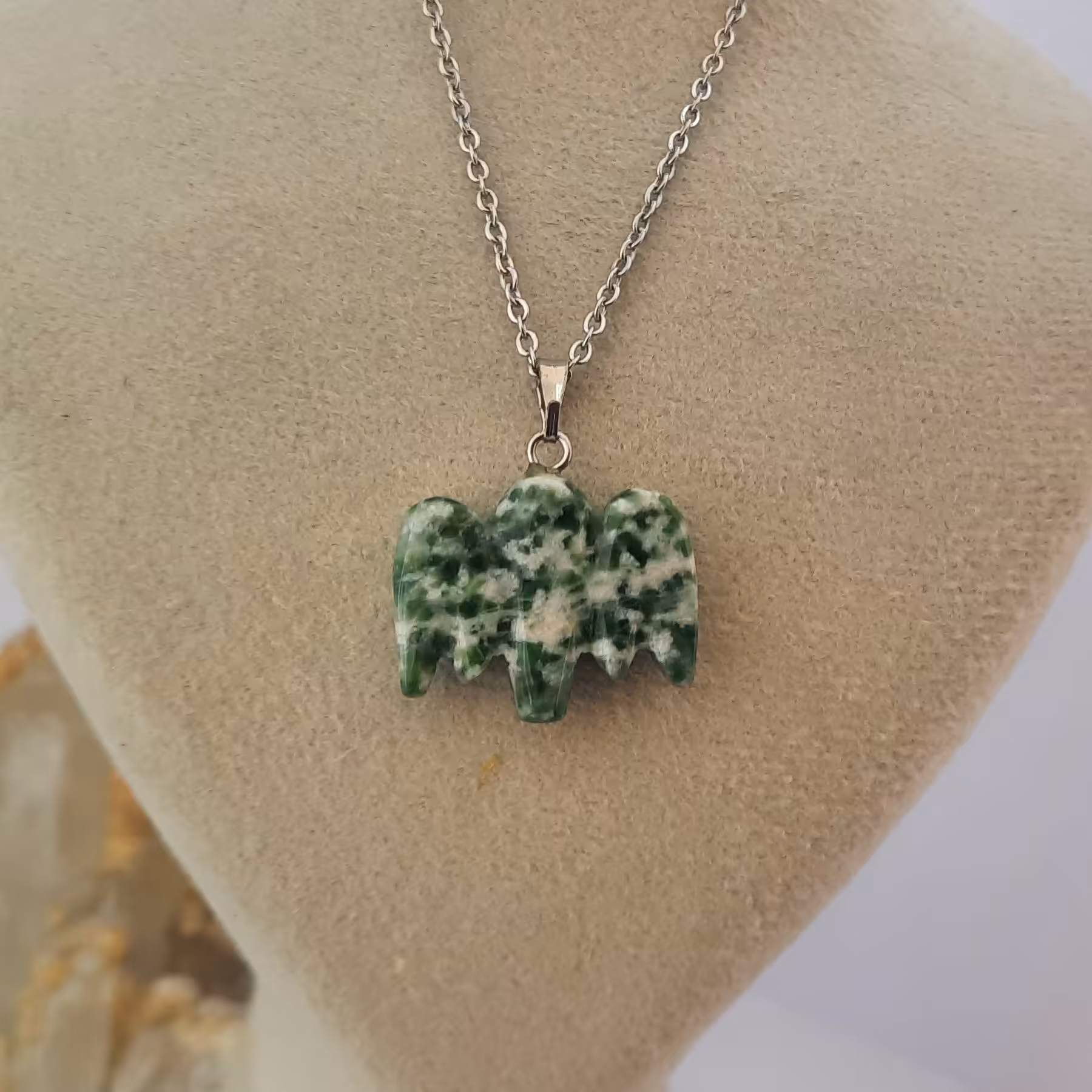 گردنبند زینتی تراش پرنده سنگ کوارتز کلریت کد 329