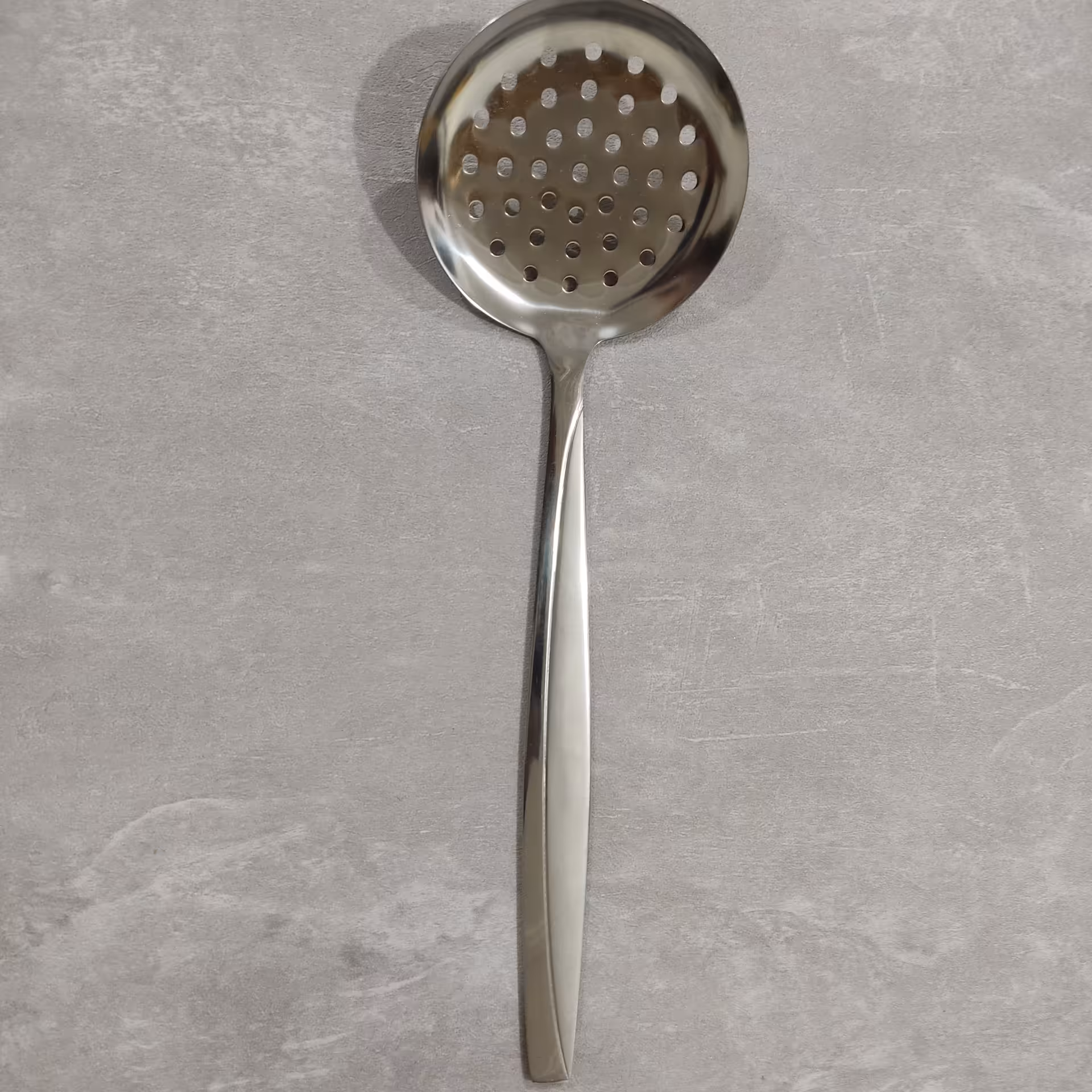 کفگیر  سوراخ دار طرح ماینز (طرح یک خطی) مارک واگنر آلمان بسته 1 عددی طرح مایز ضخامت 2 میل و طول 31