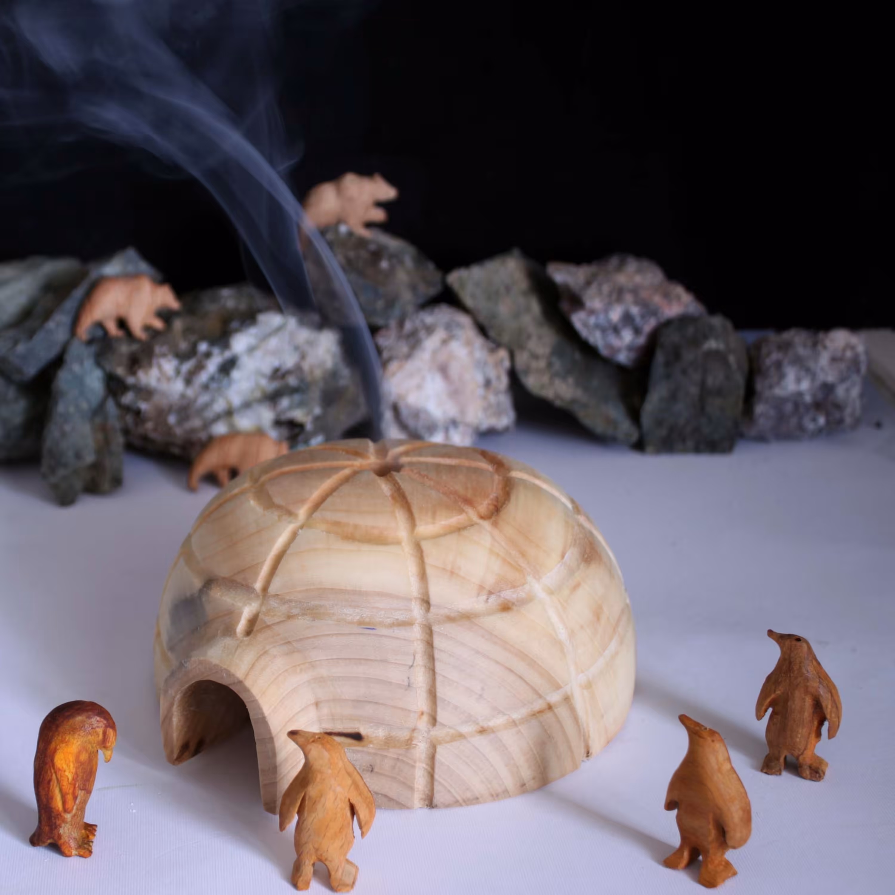 عودسوز خانه اسکیمو چوبی دستساز  ساخته شده با چوب چنار